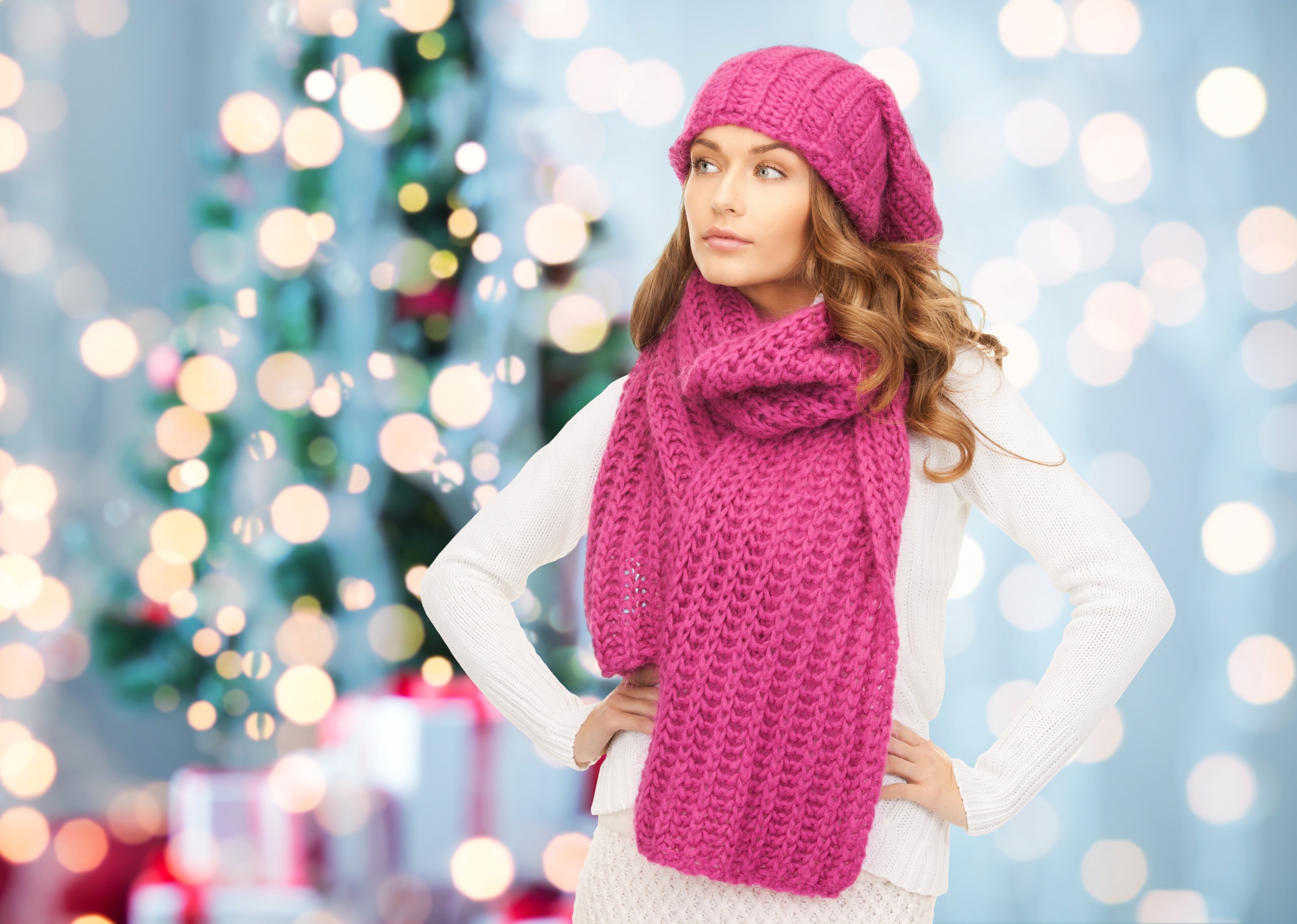 Free download wallpaper Redhead, Bokeh, Hat, Model, Women, Scarf, Blue Eyes on your PC desktop