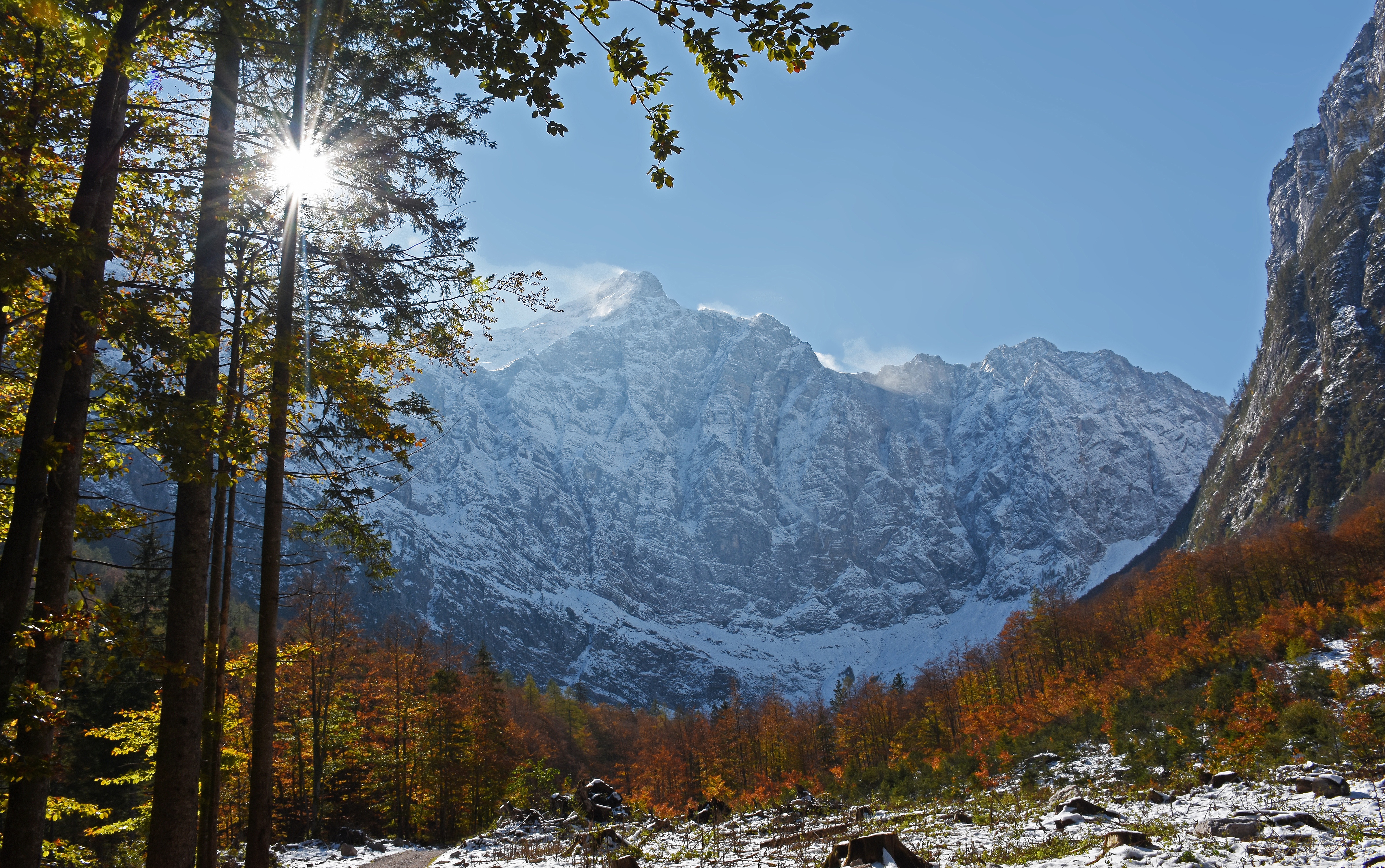 492527 descargar fondo de pantalla tierra/naturaleza, los alpes, otoño, bosque, alpes julianos, montaña, eslovenia, rayo de sol, montañas: protectores de pantalla e imágenes gratis