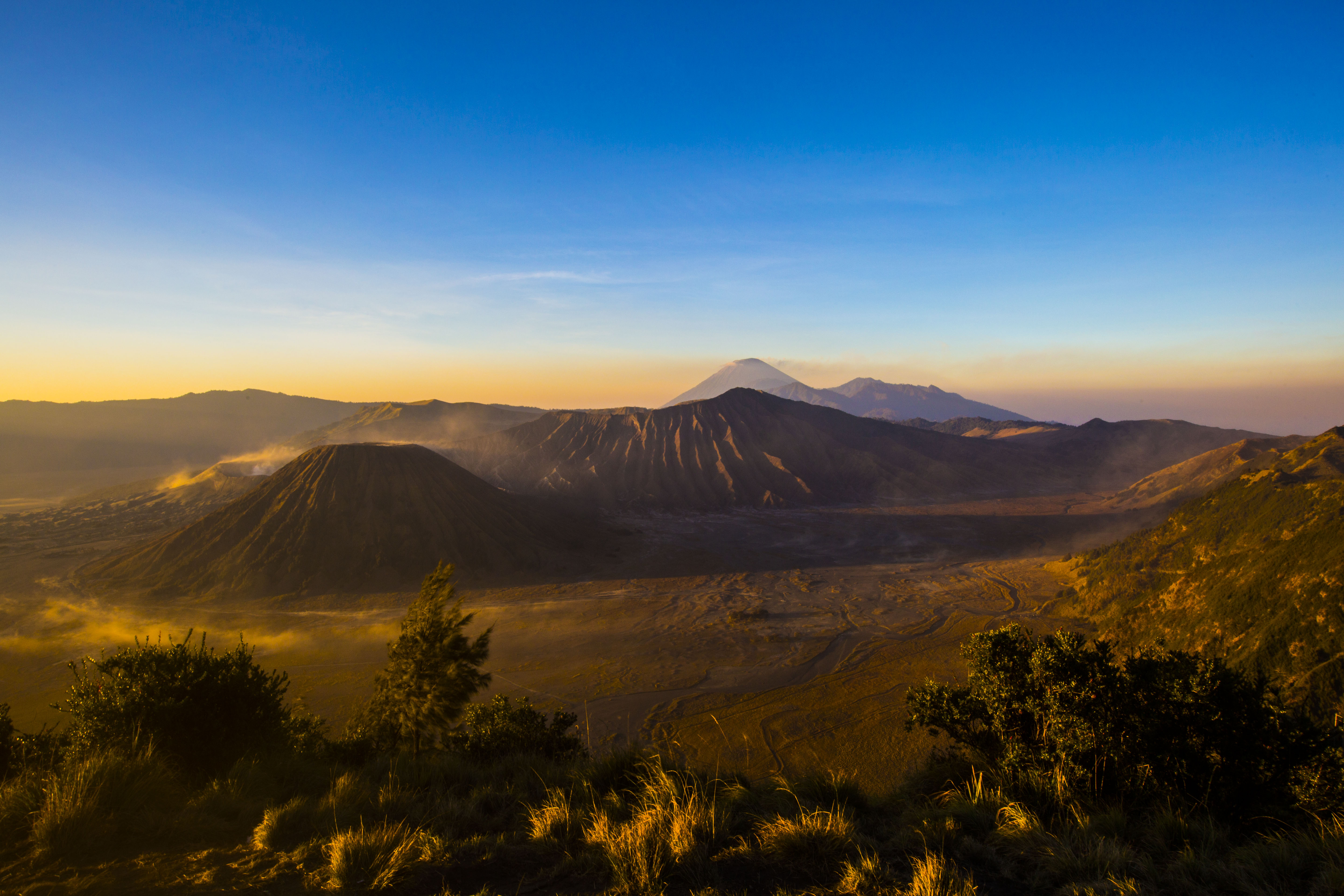 356924 Hintergrundbild herunterladen erde/natur, berg bromo, indonesien, java (indonesien), schichtvulkan, sonnenaufgang, vulkane - Bildschirmschoner und Bilder kostenlos