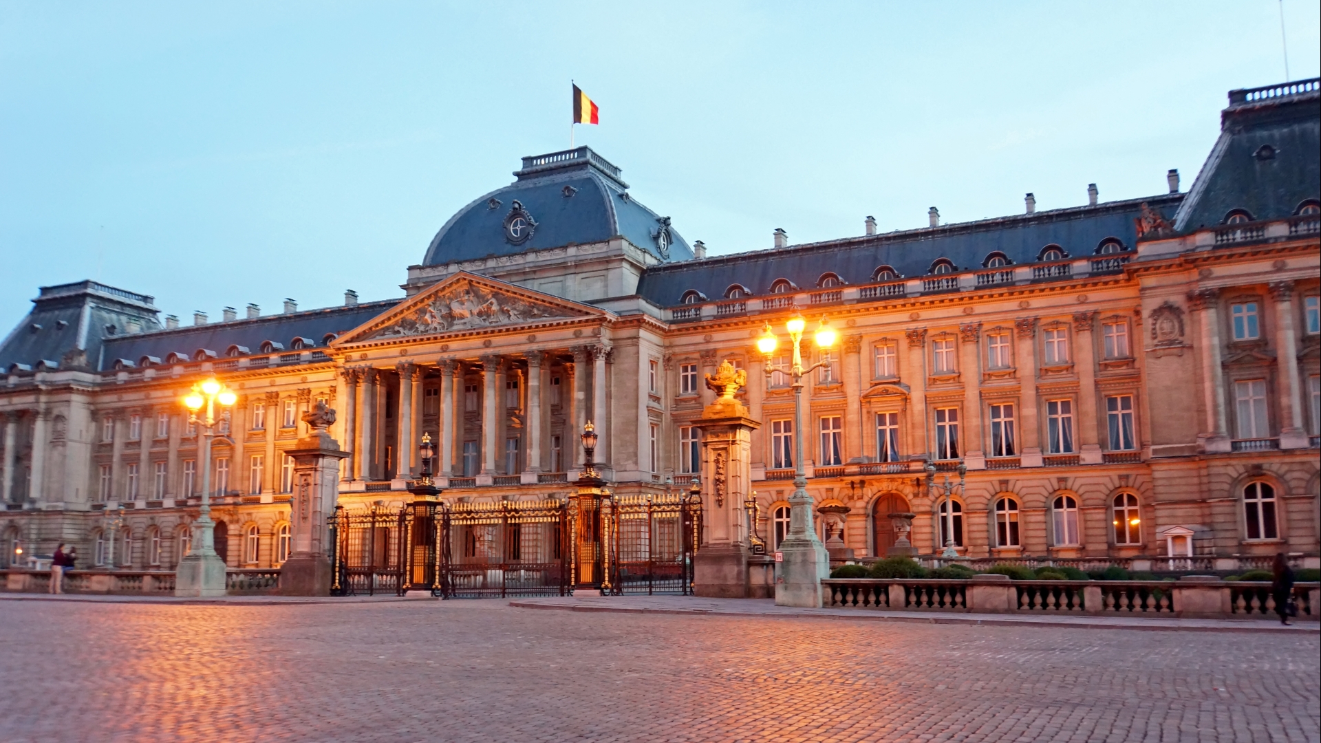 Скачать обои Королевский Дворец В Брюсселе на телефон бесплатно