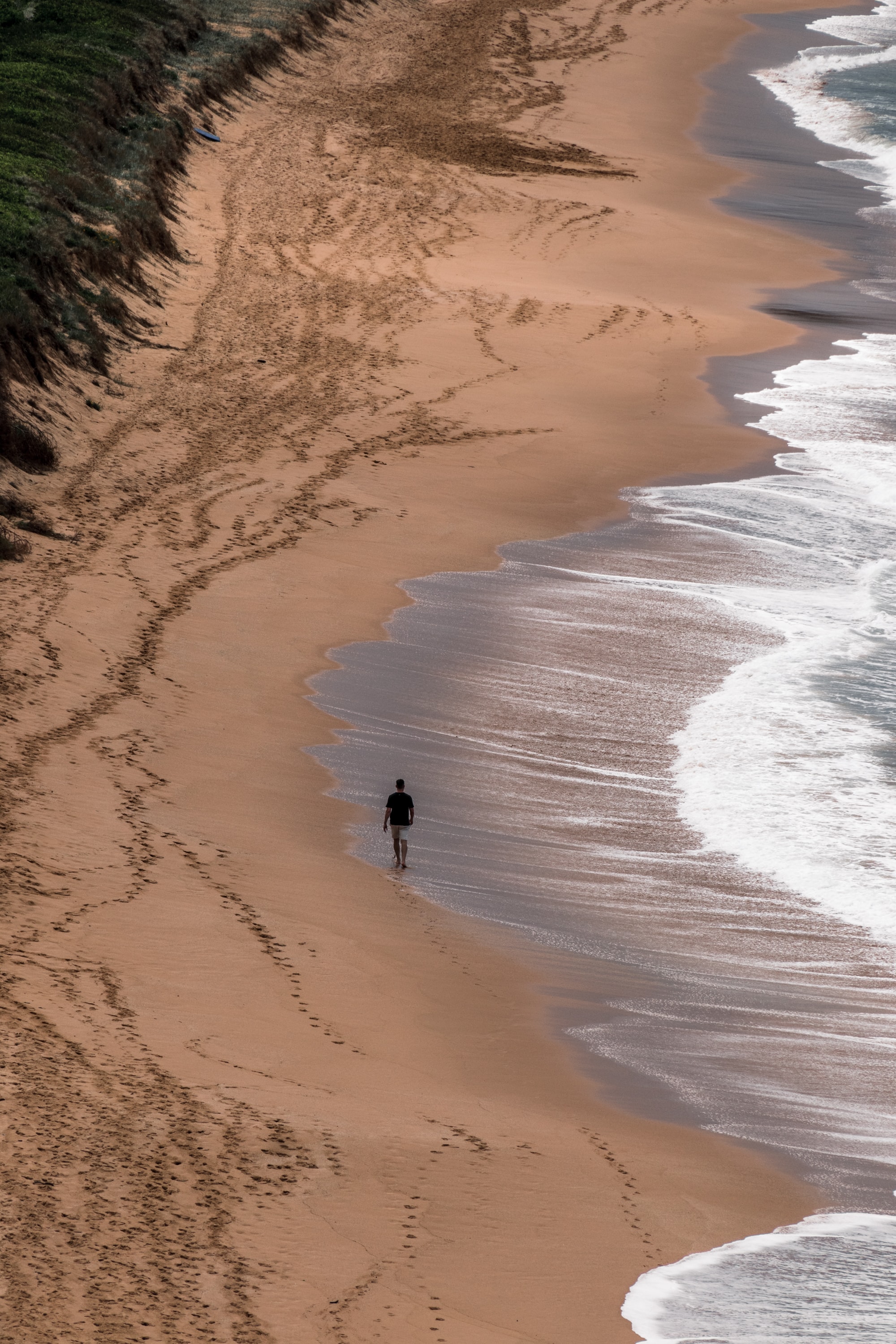 120108 скачать картинку одинокий, море, побережье, разное, прогулка, одиночество - обои и заставки бесплатно