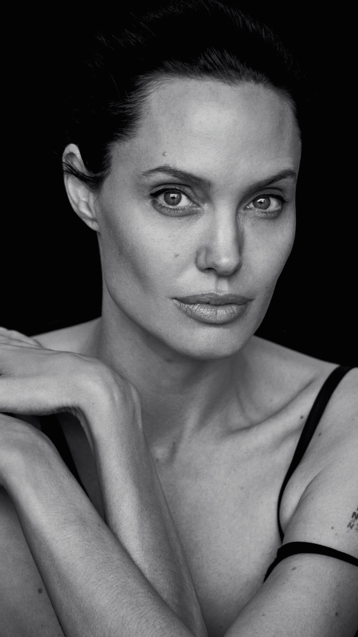 Download mobile wallpaper Angelina Jolie, Monochrome, Celebrity for free.