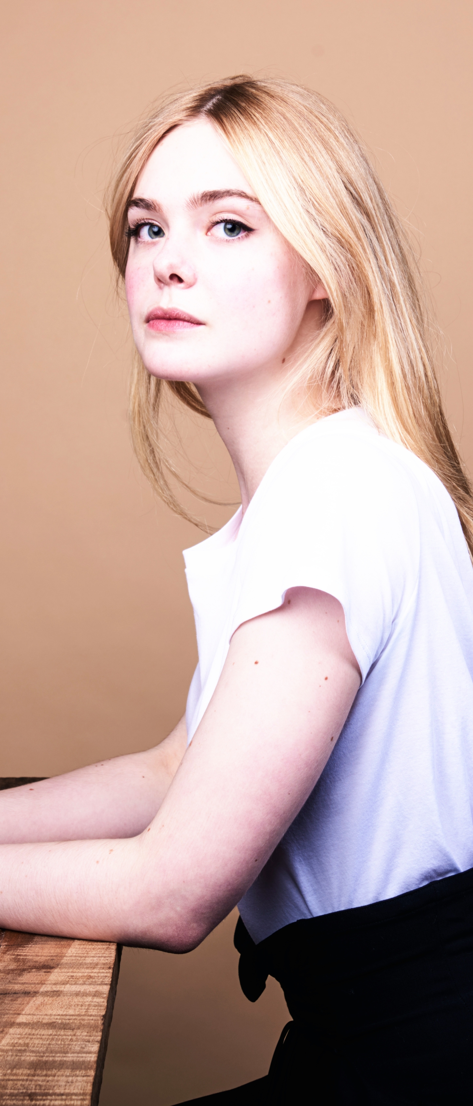 Download mobile wallpaper Blonde, American, Celebrity, Actress, Elle Fanning for free.