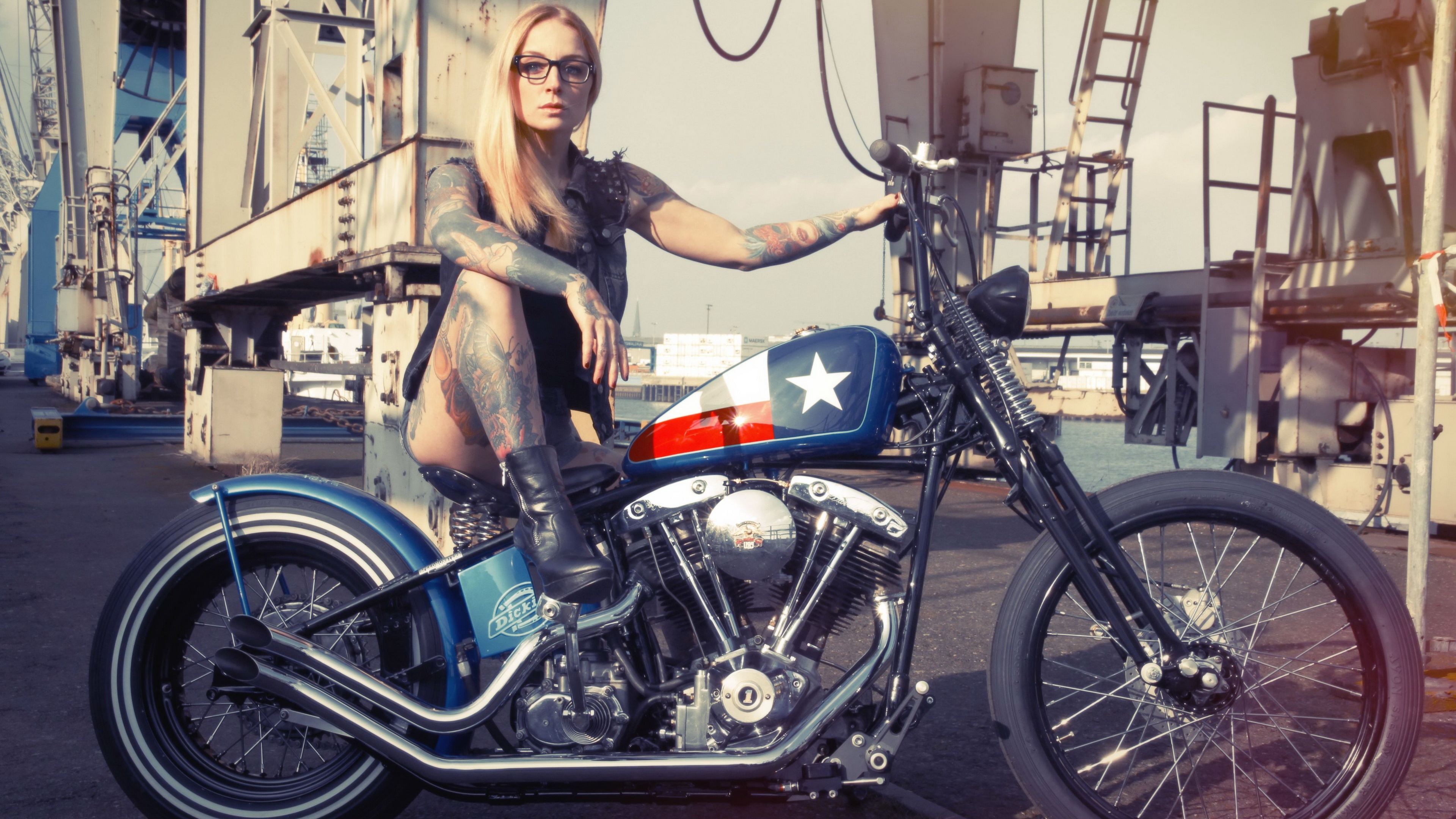 Скачать обои бесплатно Татуировка, Мотоцикл, Блондинка, Женщины, Девушки И Мотоциклы картинка на рабочий стол ПК