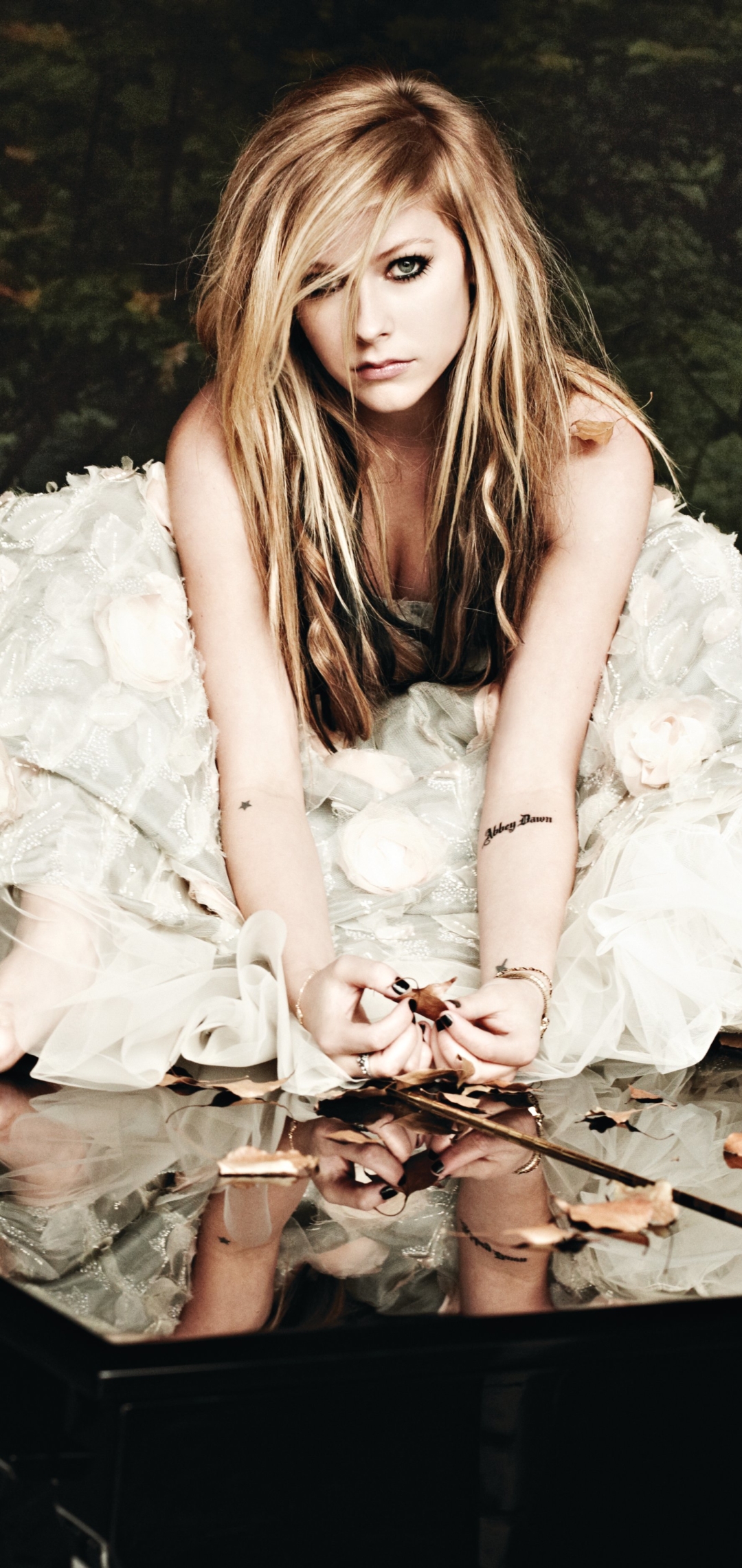 Download mobile wallpaper Music, Avril Lavigne for free.