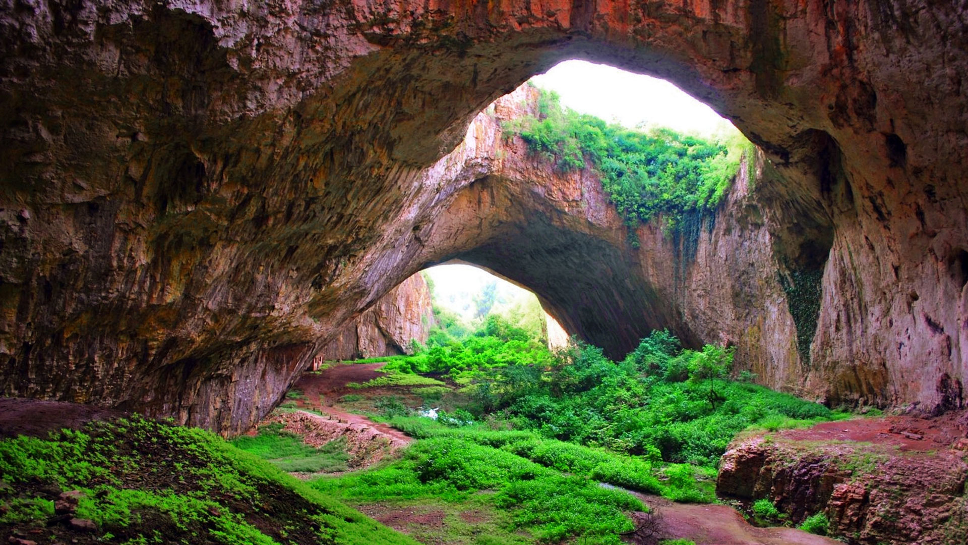 Скачать картинку Трава, Каньон, Пещеры, Зеленый, Пещера, Земля/природа в телефон бесплатно.