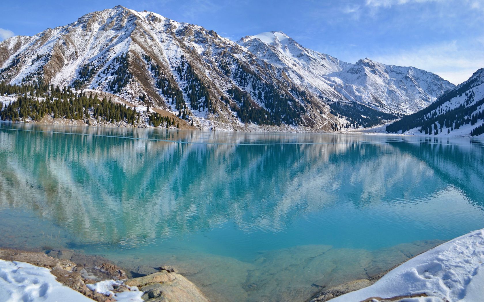 130137 завантажити картинку блакитна вода, зима, природа, гори, сніг, озеро, свіжість - шпалери і заставки безкоштовно