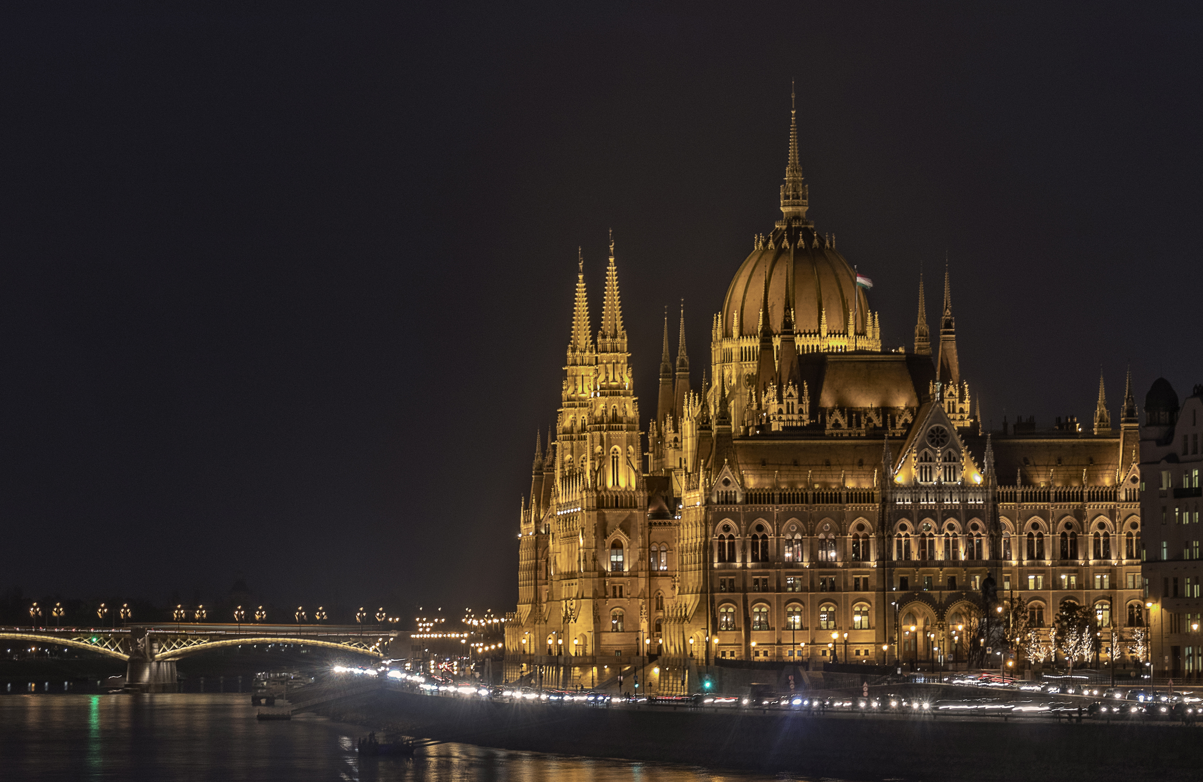 Скачать картинку Ночь, Памятники, Венгрия, Будапешт, Сделано Человеком, Здание Венгерского Парламента в телефон бесплатно.