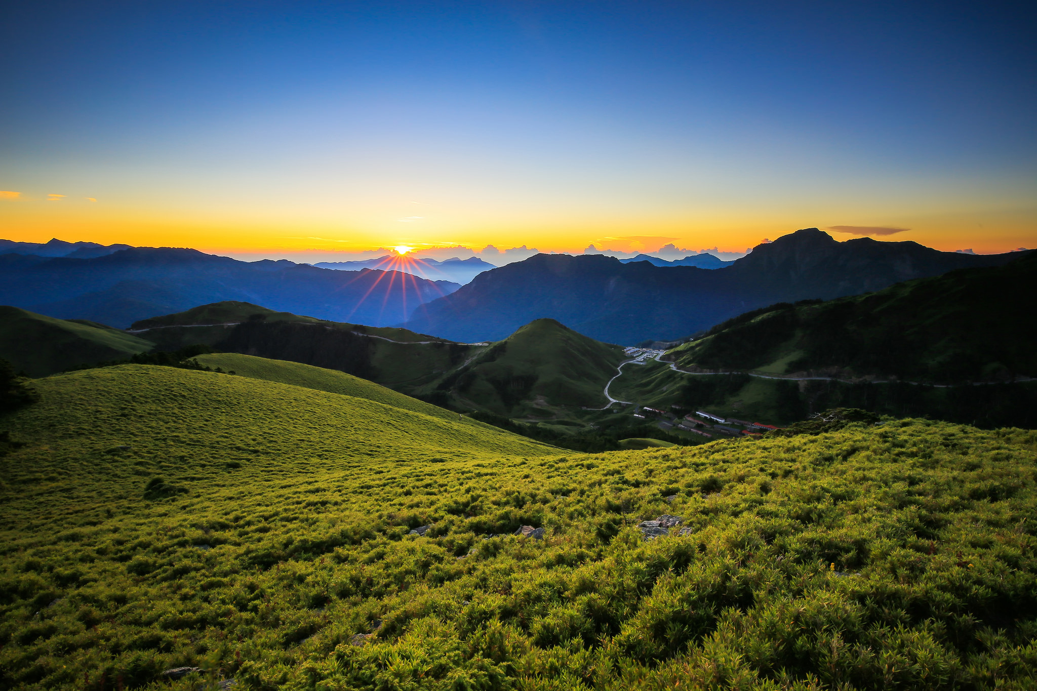 Descarga gratuita de fondo de pantalla para móvil de Paisaje, Naturaleza, Amanecer, Horizonte, Montaña, Fotografía.