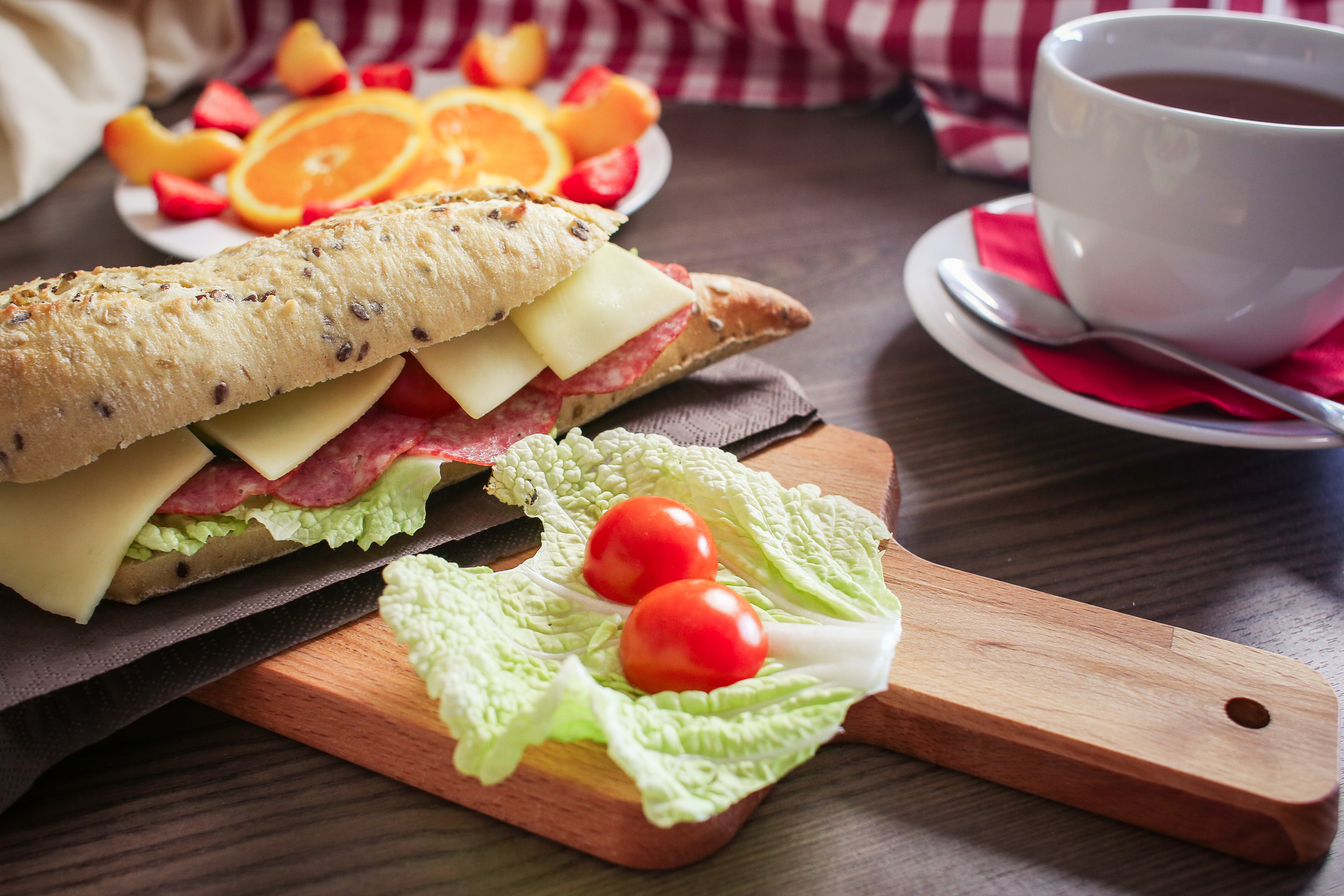 Handy-Wallpaper Brot, Tomate, Sandwich, Nahrungsmittel, Stillleben kostenlos herunterladen.