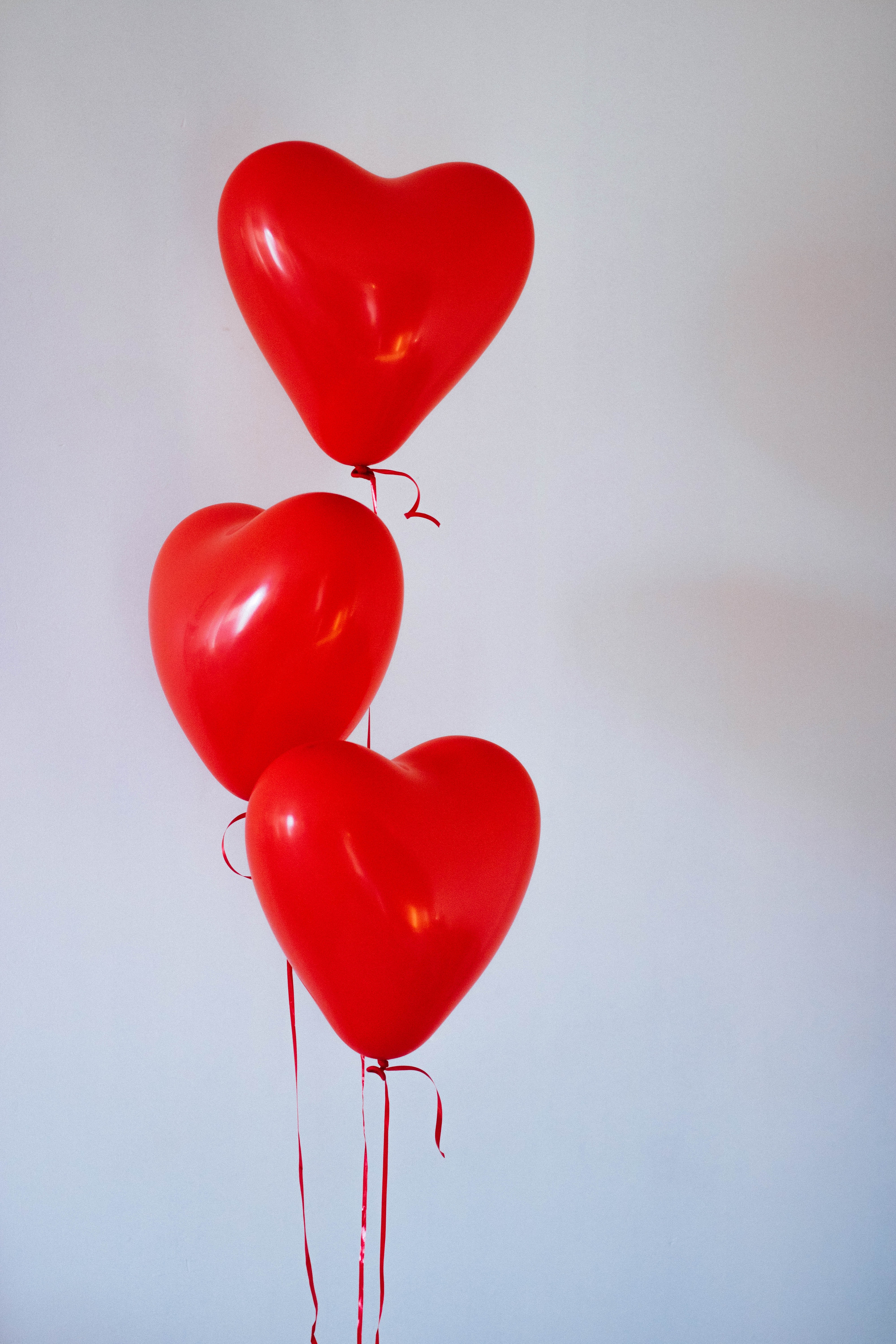 65955 Hintergrundbild herunterladen luftballons, ein herz, herzen, liebe, rot - Bildschirmschoner und Bilder kostenlos