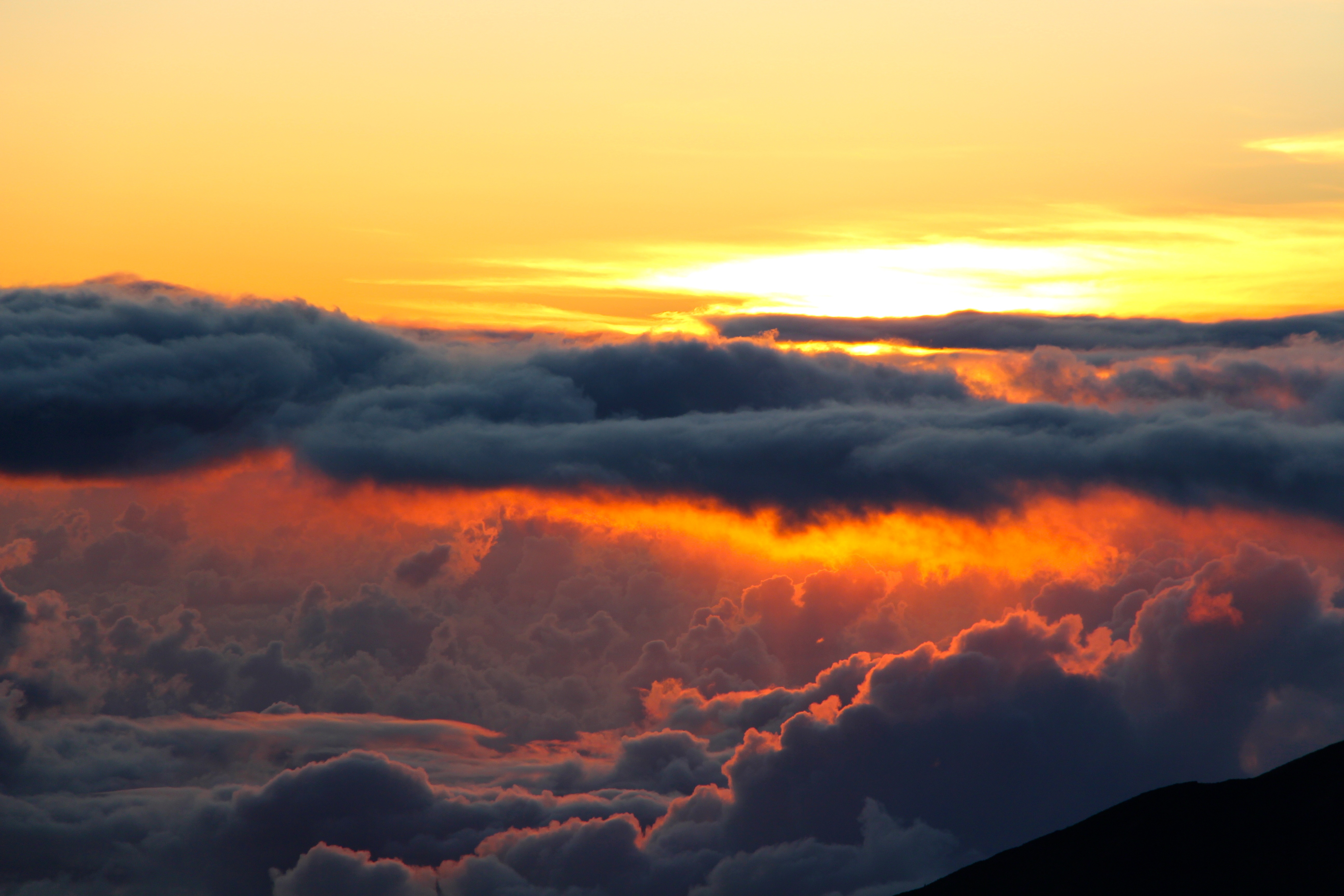 Laden Sie das Natur, Sonnenaufgang, Morgen, Wolke, Himmel, Erde/natur, Orange Farbe)-Bild kostenlos auf Ihren PC-Desktop herunter