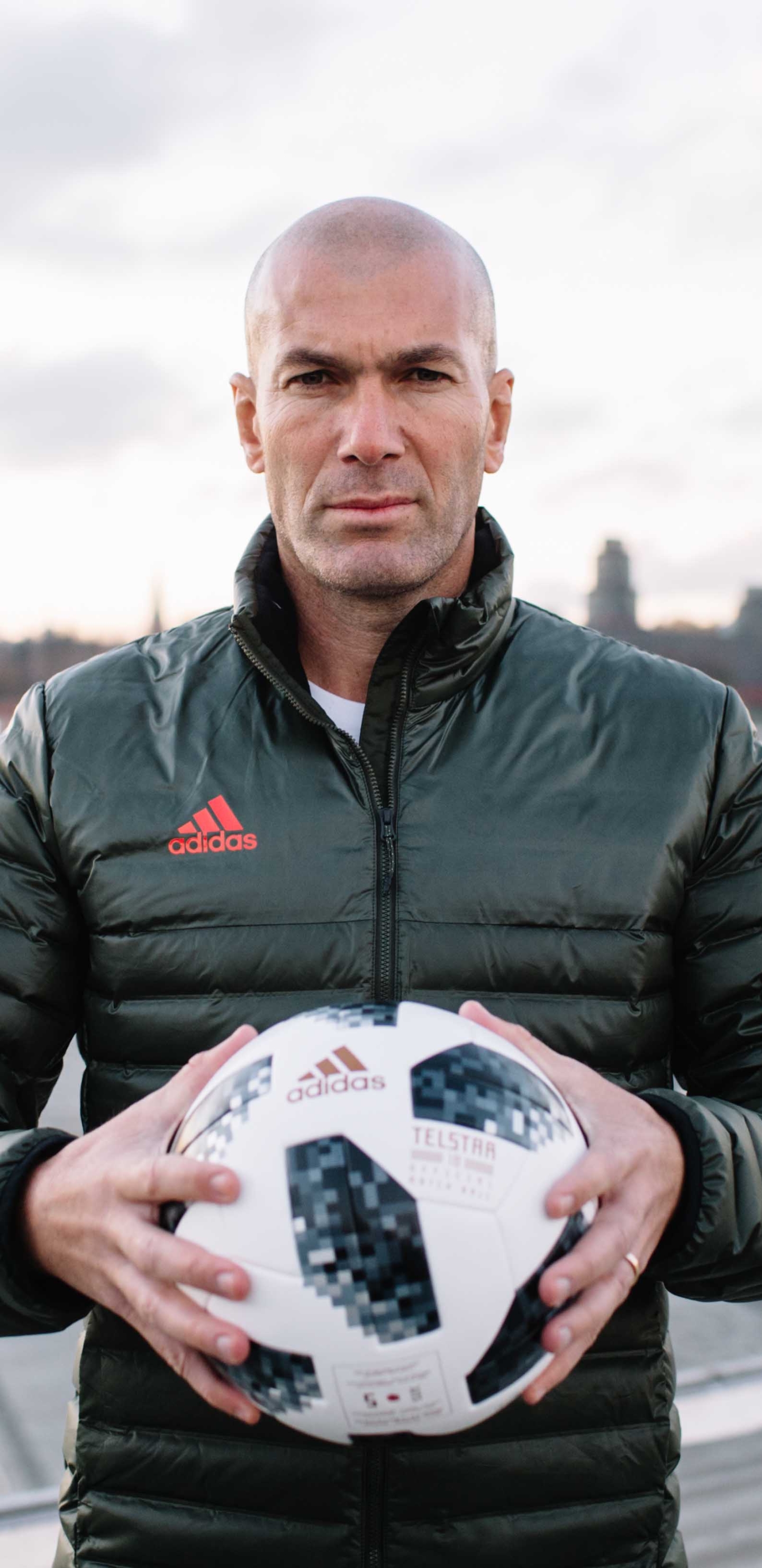 Download mobile wallpaper Sports, Ball, Soccer, French, Zinedine Zidane for free.