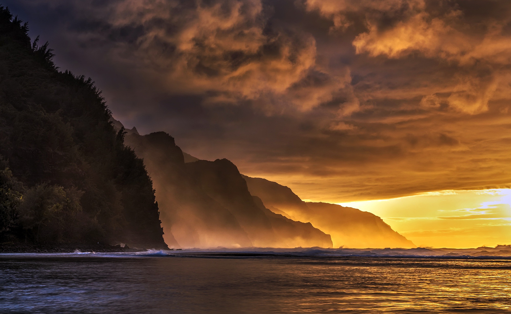 Скачать картинку Закат, Облака, Океан, Гавайи, Земля/природа в телефон бесплатно.