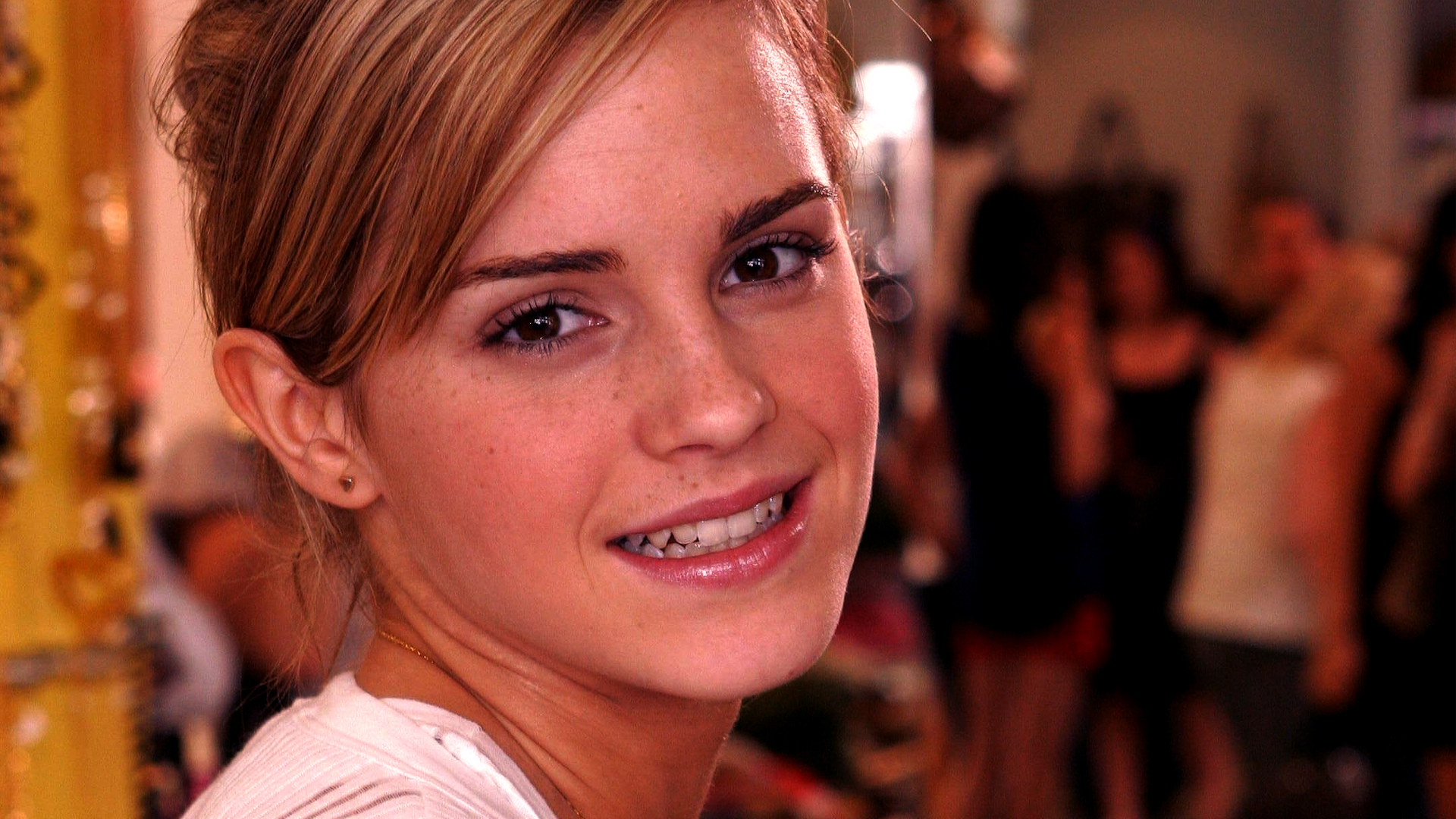 Descarga gratuita de fondo de pantalla para móvil de Celebridades, Emma Watson.