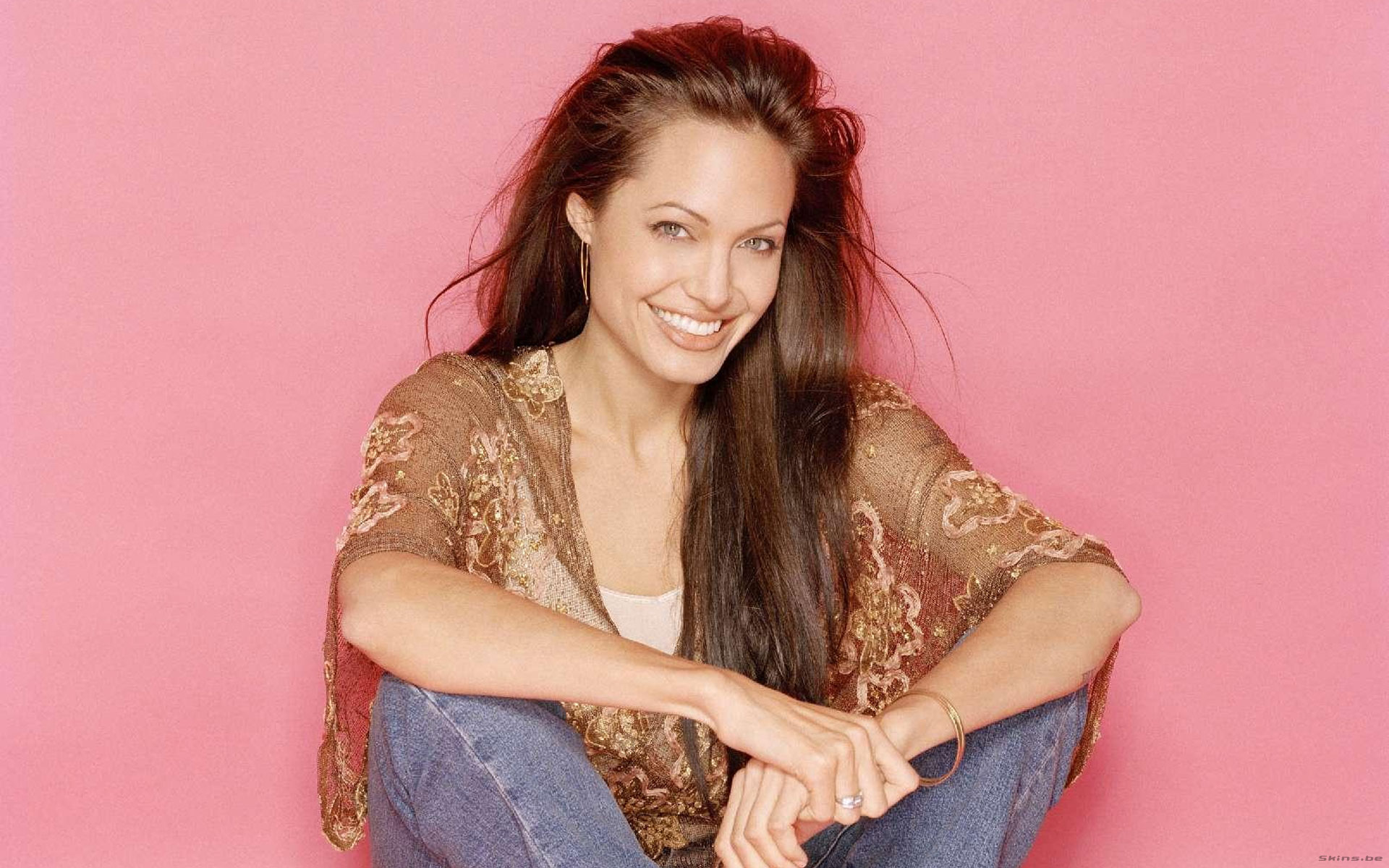 Handy-Wallpaper Angelina Jolie, Berühmtheiten kostenlos herunterladen.