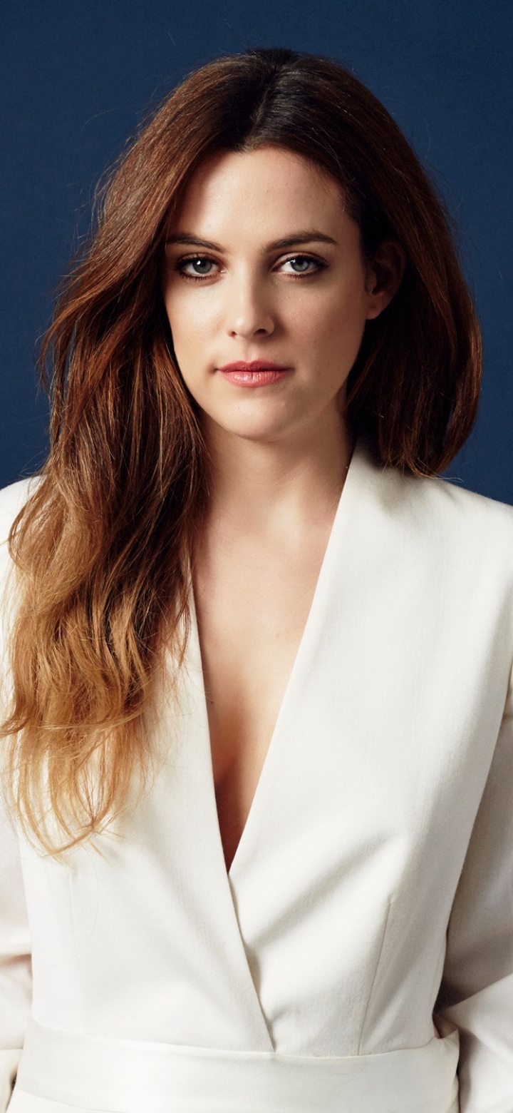 Download mobile wallpaper Brunette, Women, Blue Eyes, American, Actress, Riley Keough for free.