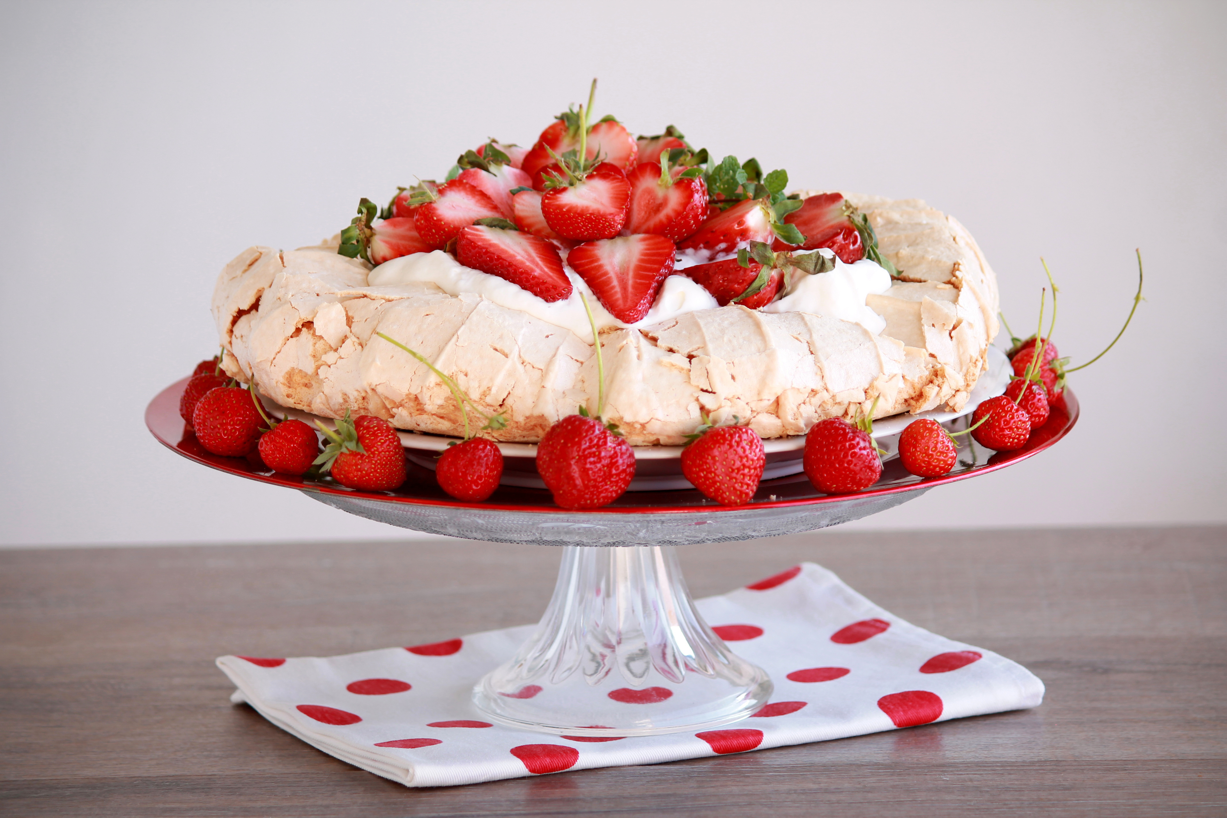 Free download wallpaper Food, Strawberry, Dessert, Cake, Berry, Pavlova on your PC desktop