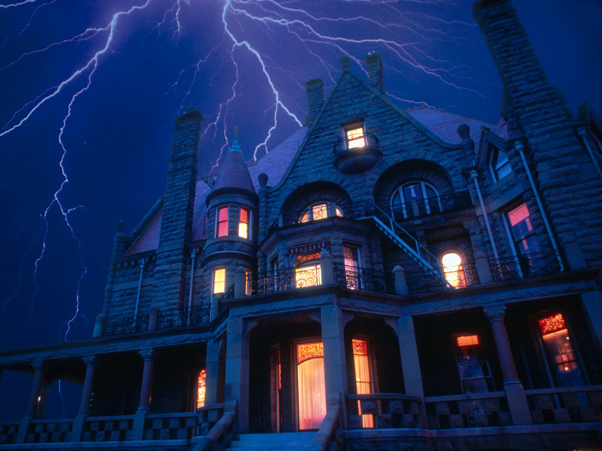 Download mobile wallpaper Fantasy, Halloween, Night, Lightning, Dark, Light, Holiday, House, Haunted, Haunted House for free.