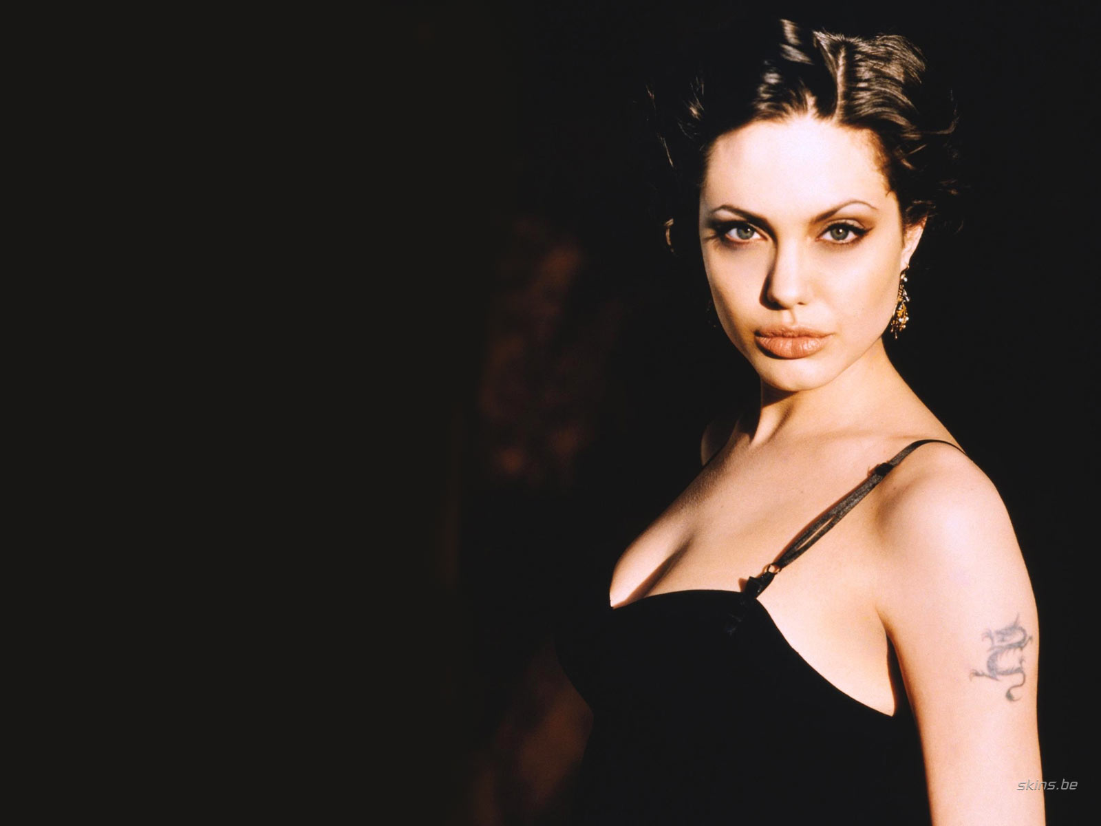 Download mobile wallpaper Angelina Jolie, Celebrity for free.