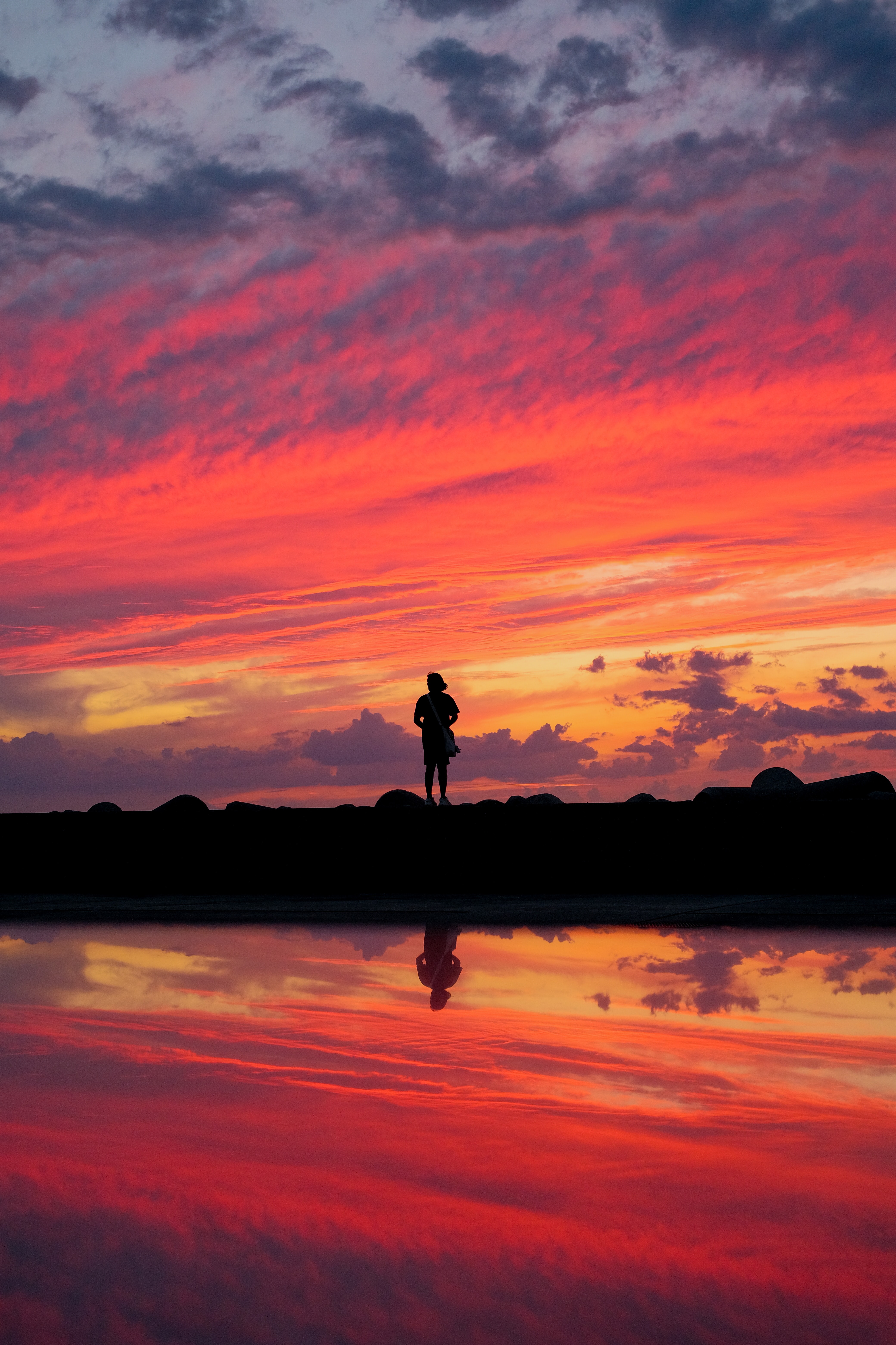 Free download wallpaper Alone, Sunset, Silhouette, Loneliness, Lonely, Dark, Girl on your PC desktop