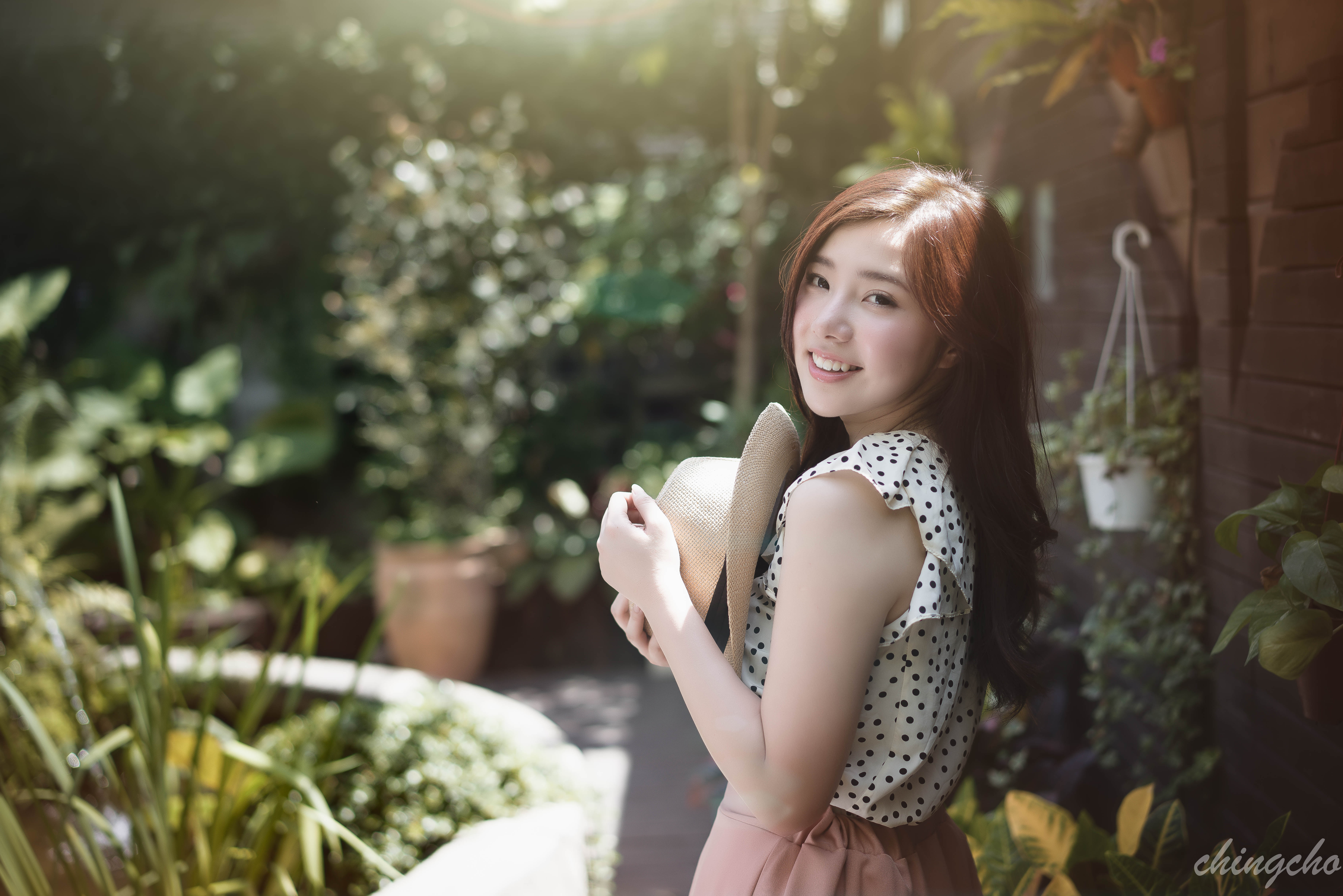 Download mobile wallpaper Garden, Bokeh, Hat, Model, Women, Asian, Taiwanese, Chén Sīyǐng for free.