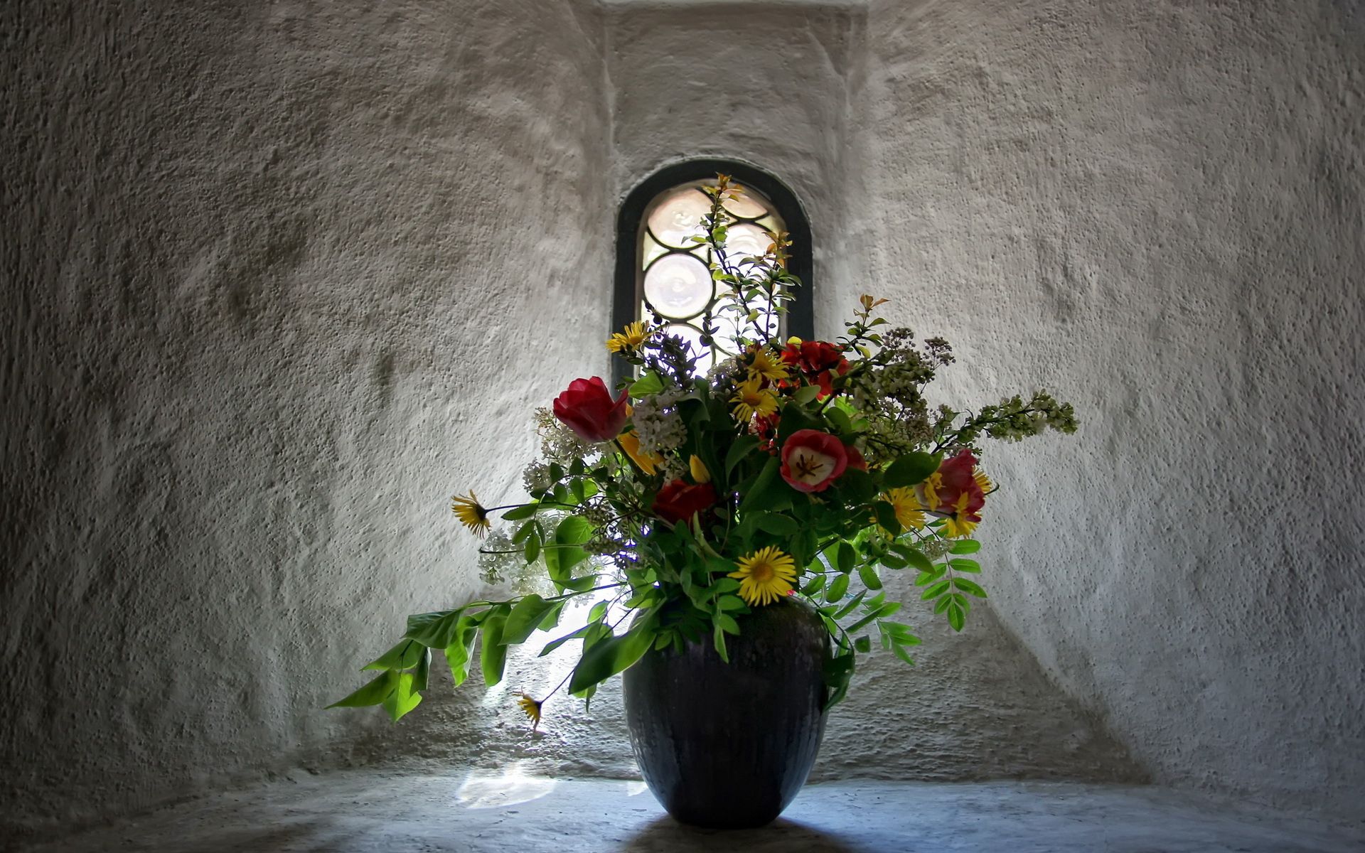 Download mobile wallpaper Bouquet, Walls, Window, Vase, Flowers, Tulips for free.