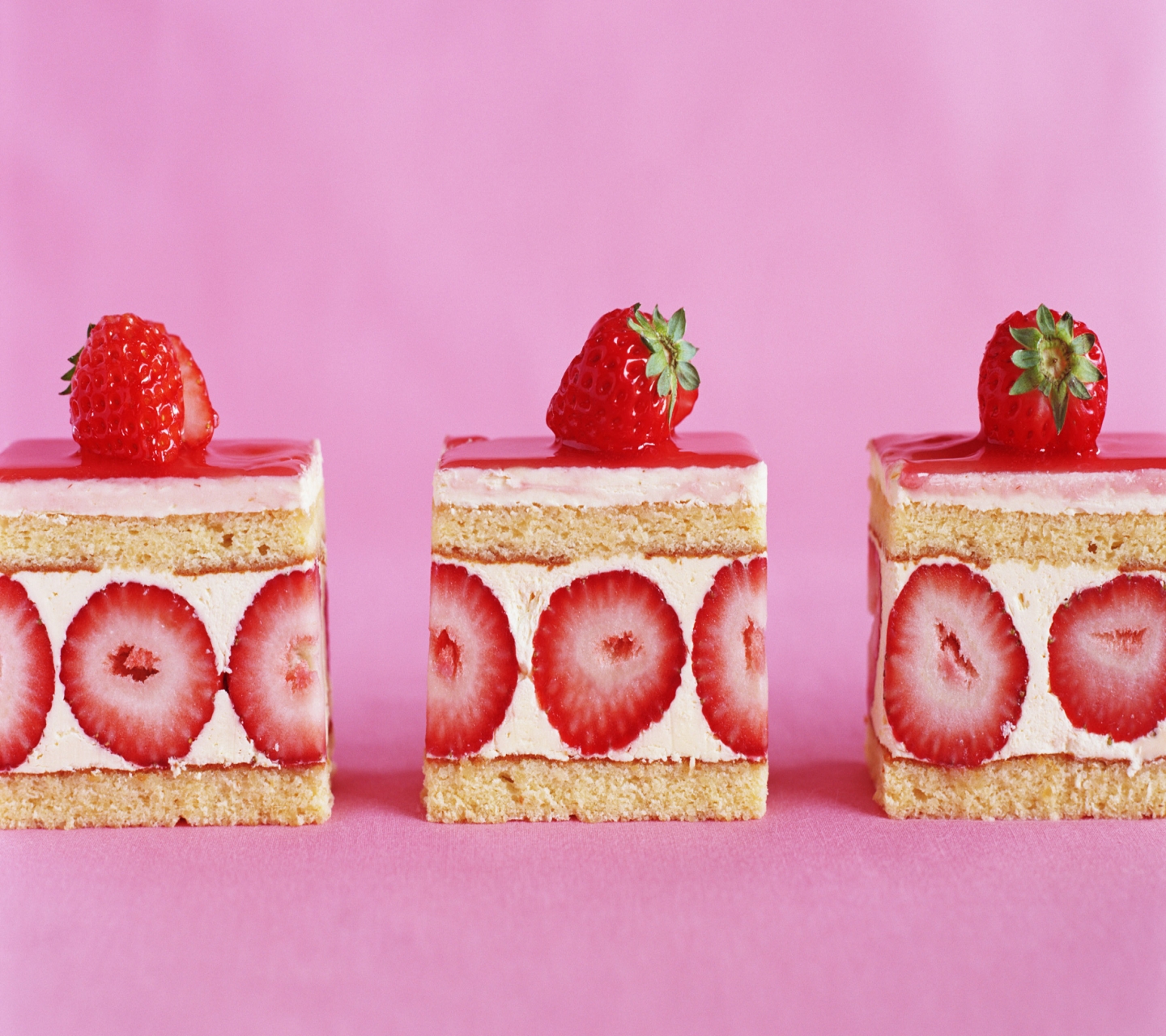 Download mobile wallpaper Food, Strawberry, Cake, Sweets for free.