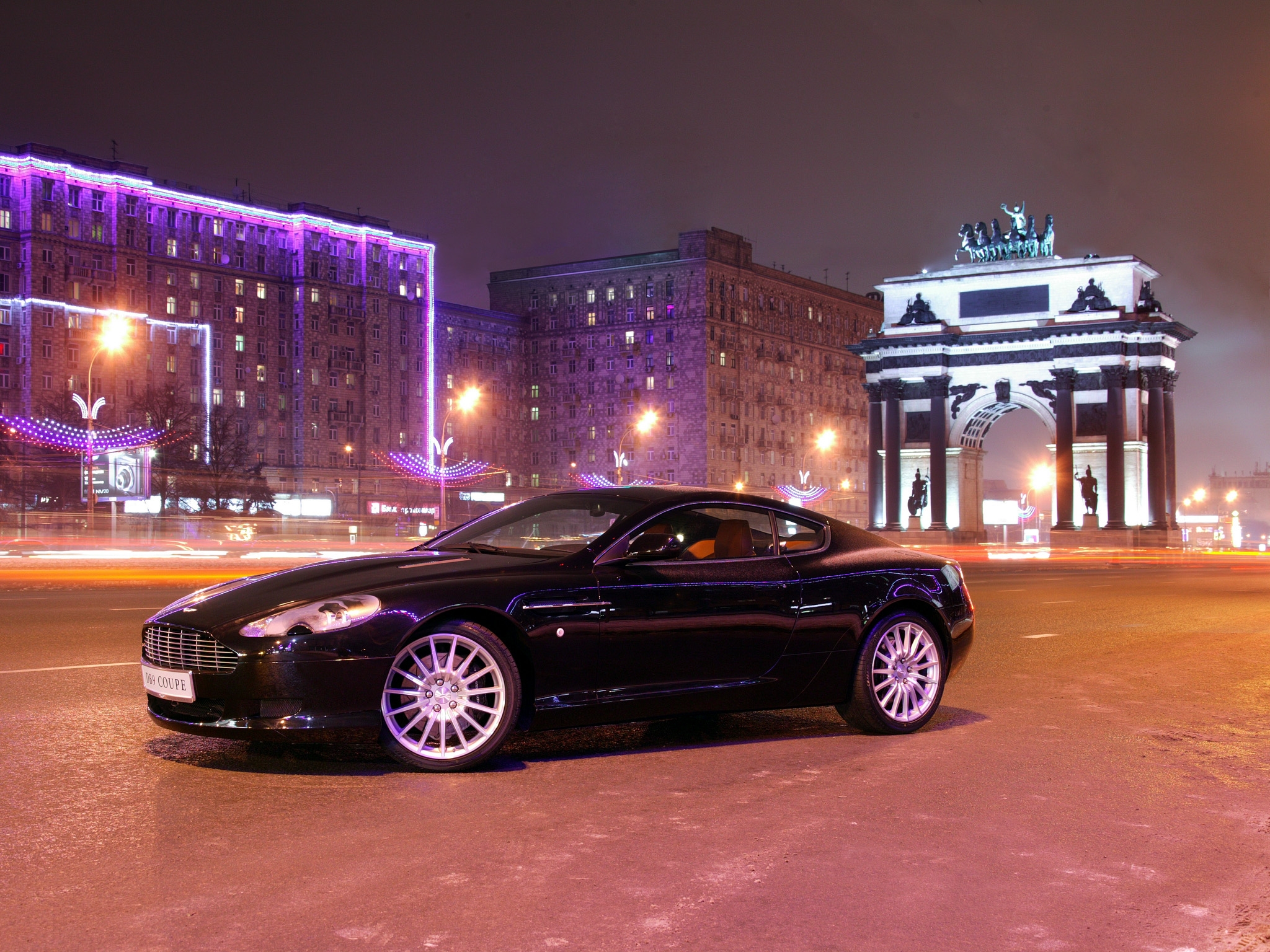 Free download wallpaper Auto, Houses, Cars, City, Lights, Asphalt, Side View, Style, 2004, Db9, Aston Martin on your PC desktop