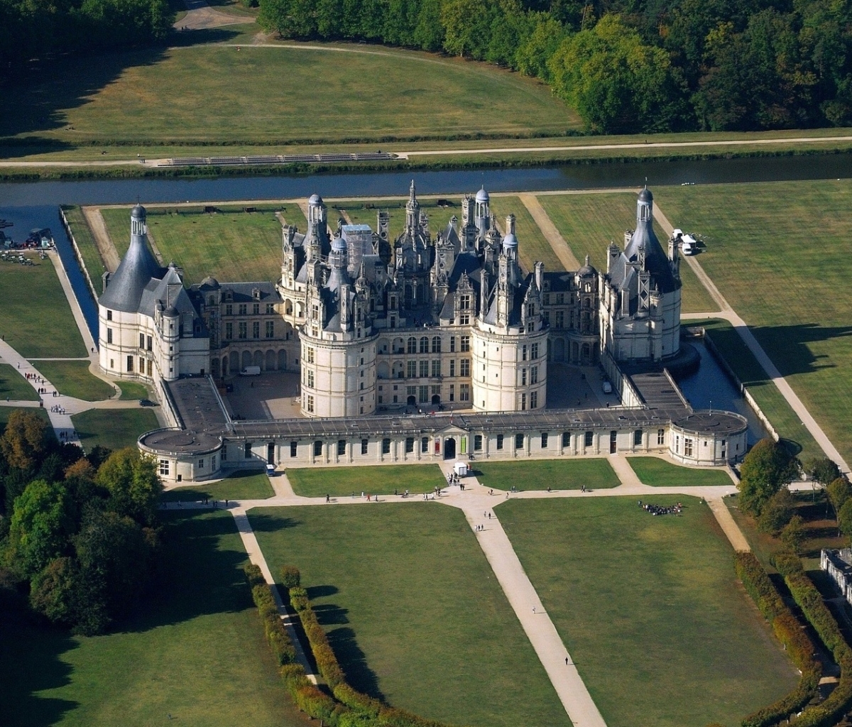 man made, château de chambord, castles