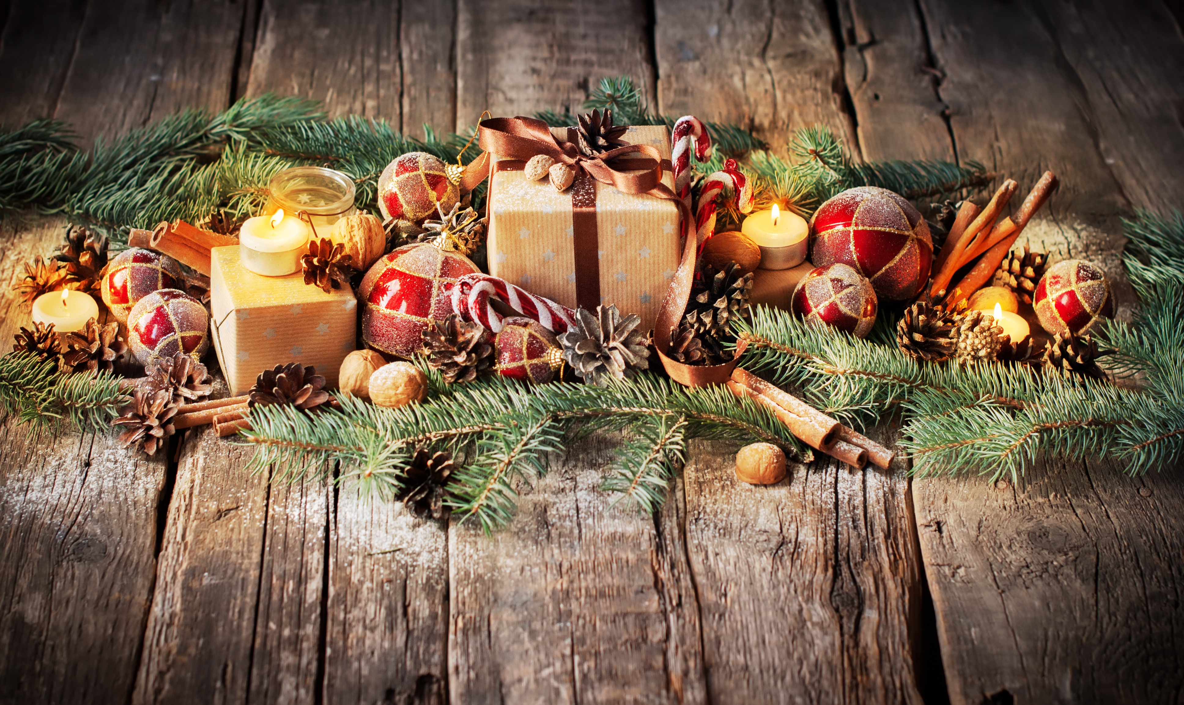 Handy-Wallpaper Feiertage, Weihnachten, Geschenk, Kerze, Stillleben, Flitter kostenlos herunterladen.