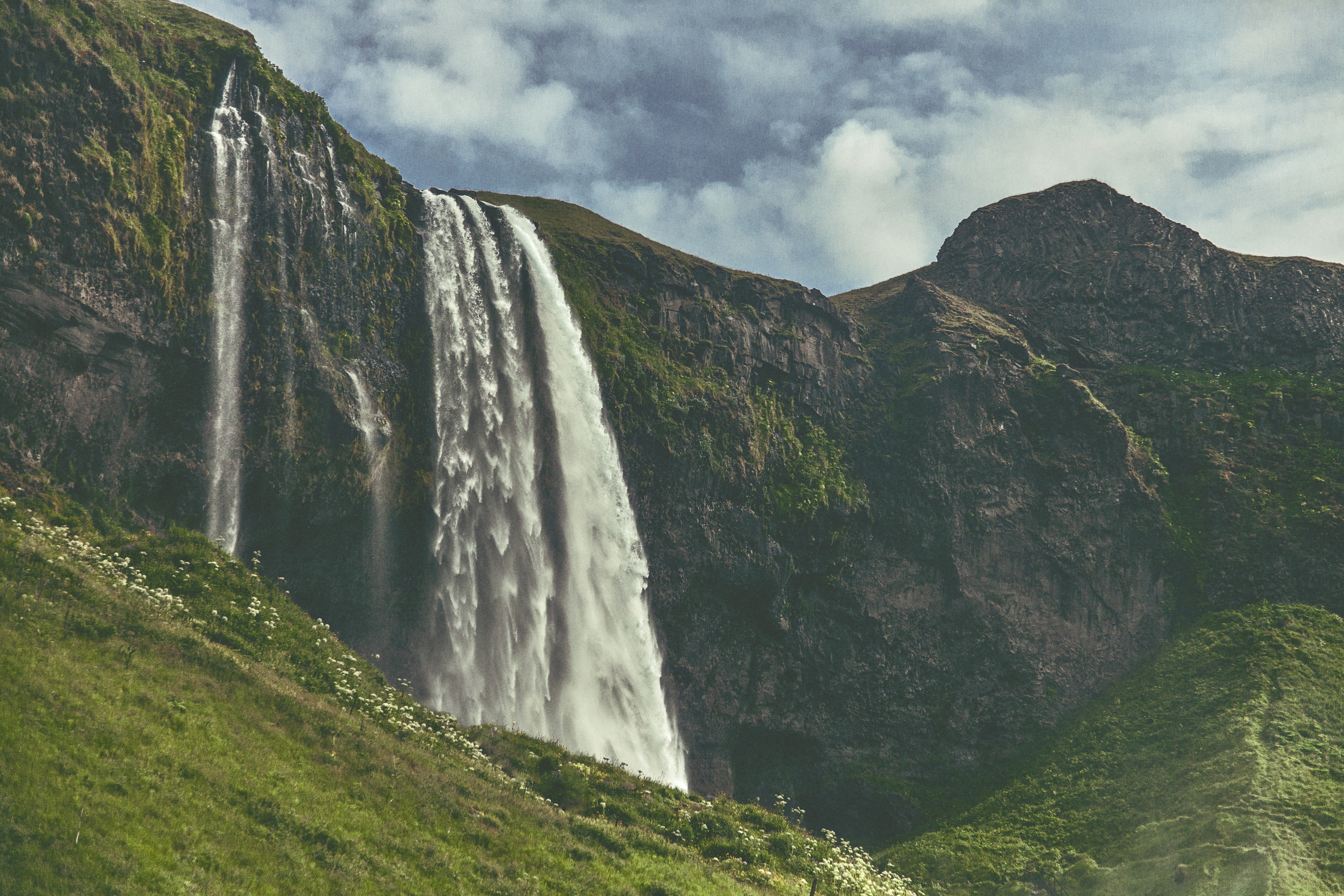 Handy-Wallpaper Natur, Wasserfälle, Wasserfall, Klippe, Erde/natur kostenlos herunterladen.