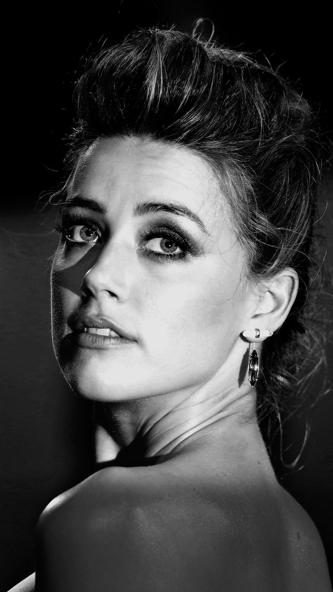 Download mobile wallpaper Monochrome, Celebrity, Amber Heard for free.