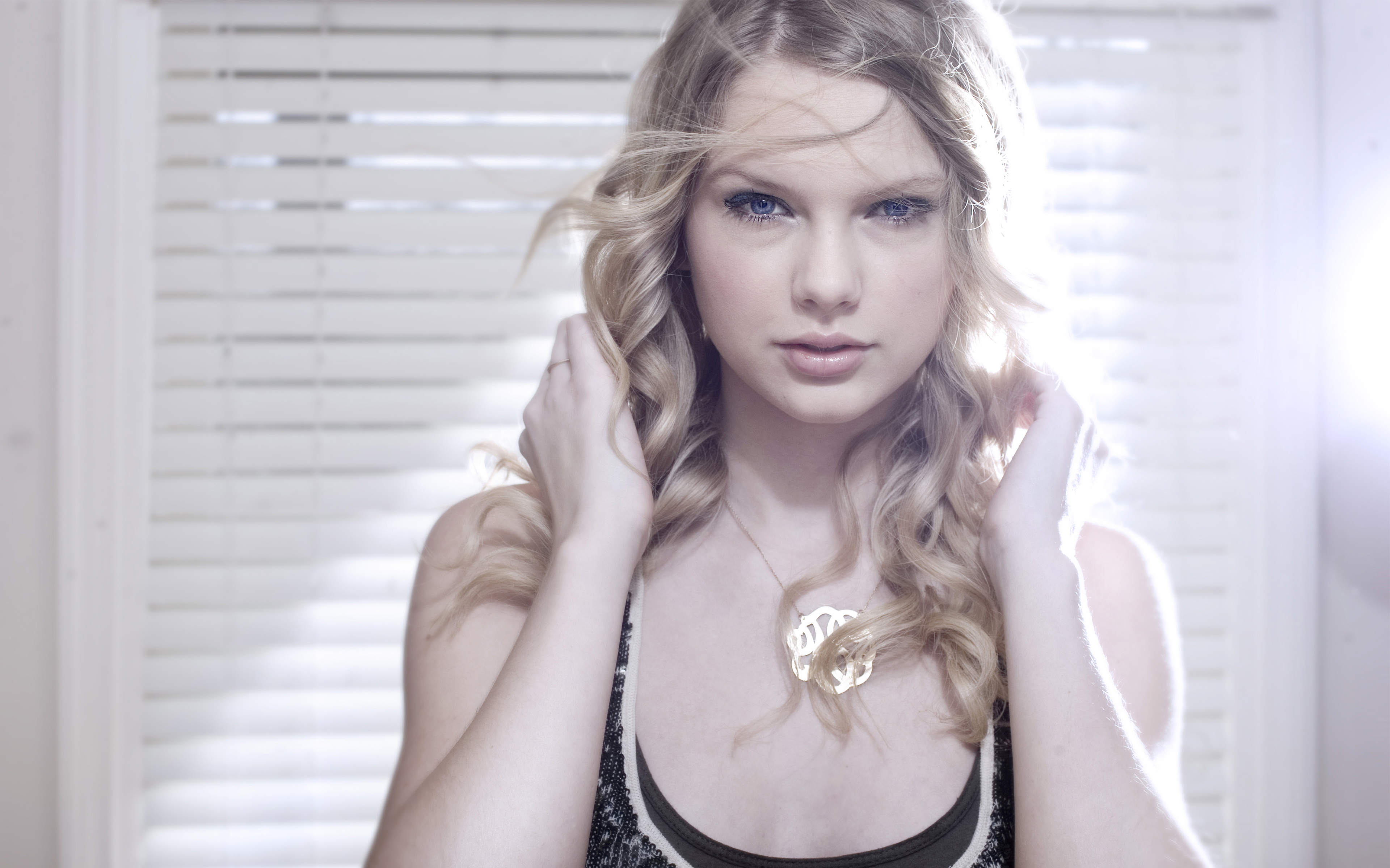 Download mobile wallpaper Music, Singer, Blonde, Blue Eyes, American, Taylor Swift for free.