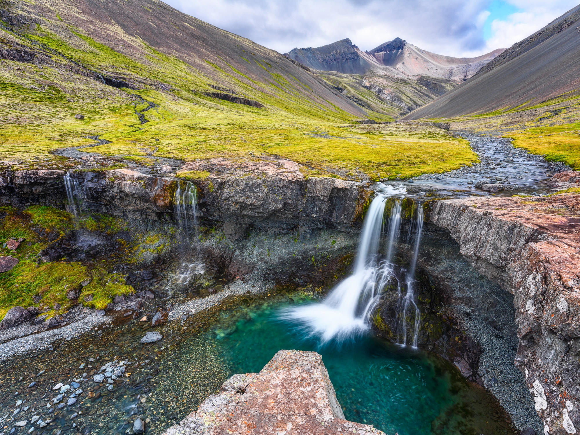 Скачать обои бесплатно Природа, Водопады, Водопад, Долина, Исландия, Земля/природа картинка на рабочий стол ПК