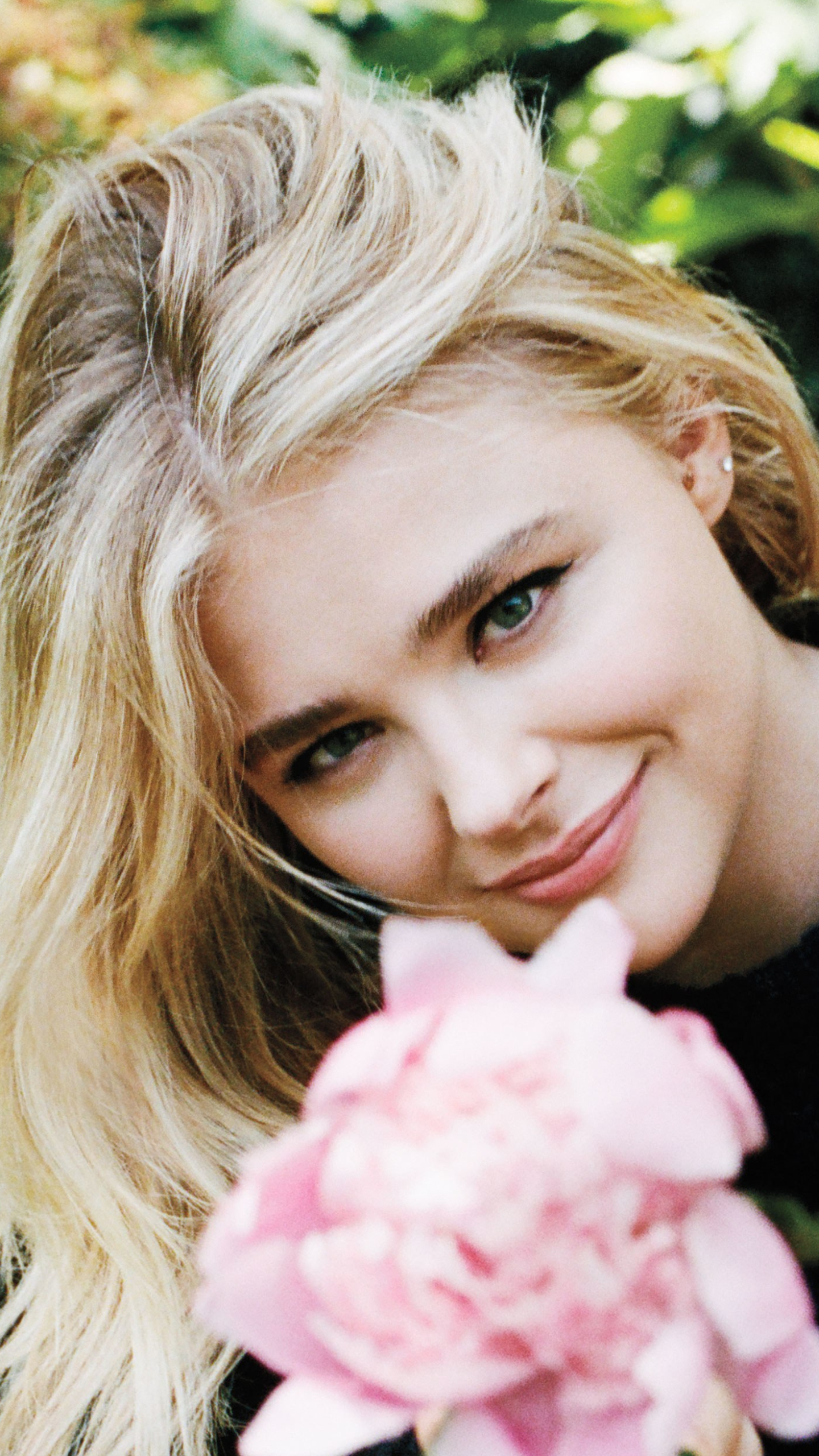 Download mobile wallpaper Blonde, Green Eyes, Celebrity, Actress, Chloë Grace Moretz for free.