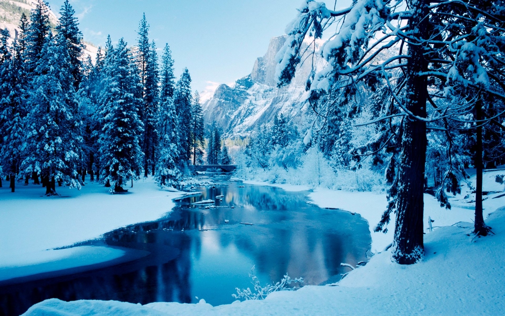 Скачать обои бесплатно Деревья, Снег, Река, Горы, Пейзаж, Зима картинка на рабочий стол ПК