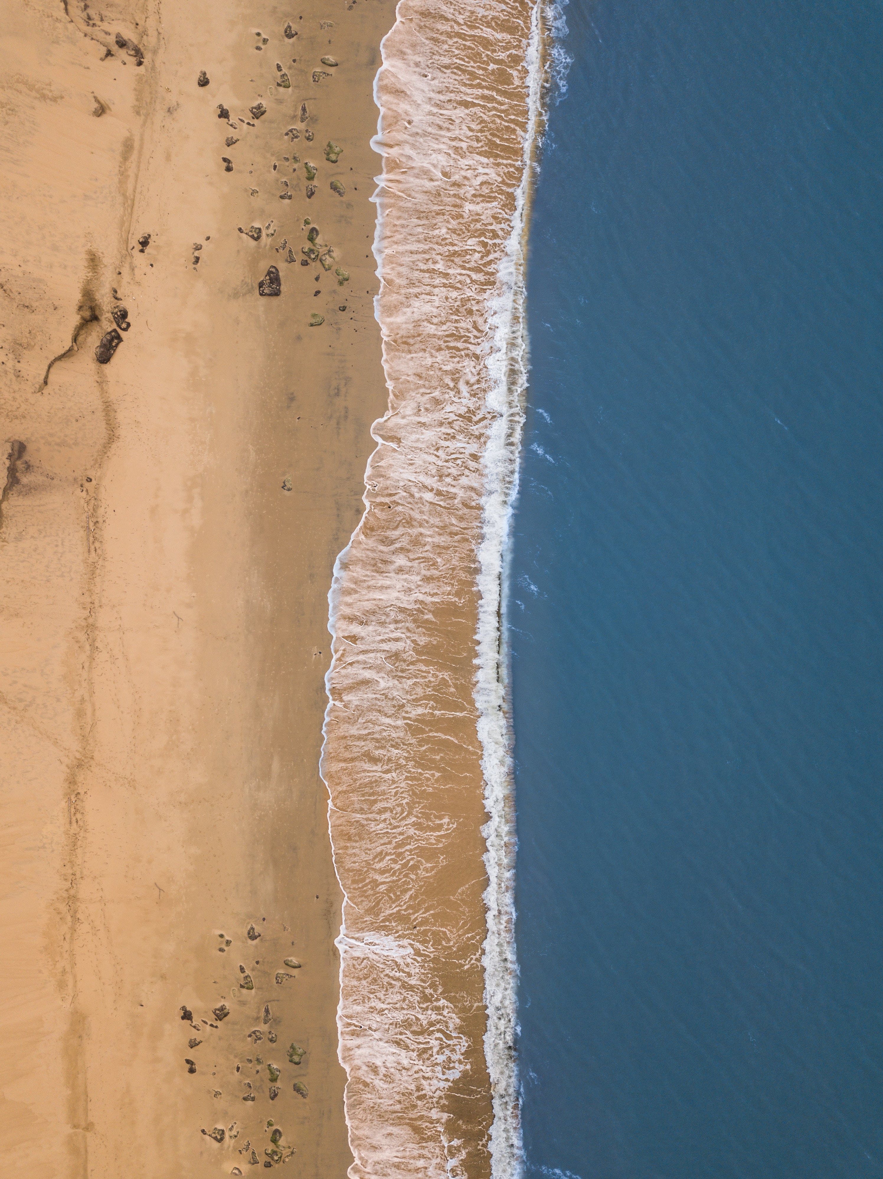 Скачать картинку Вид Сверху, Прибой, Песок, Волна, Природа, Пляж, Море в телефон бесплатно.