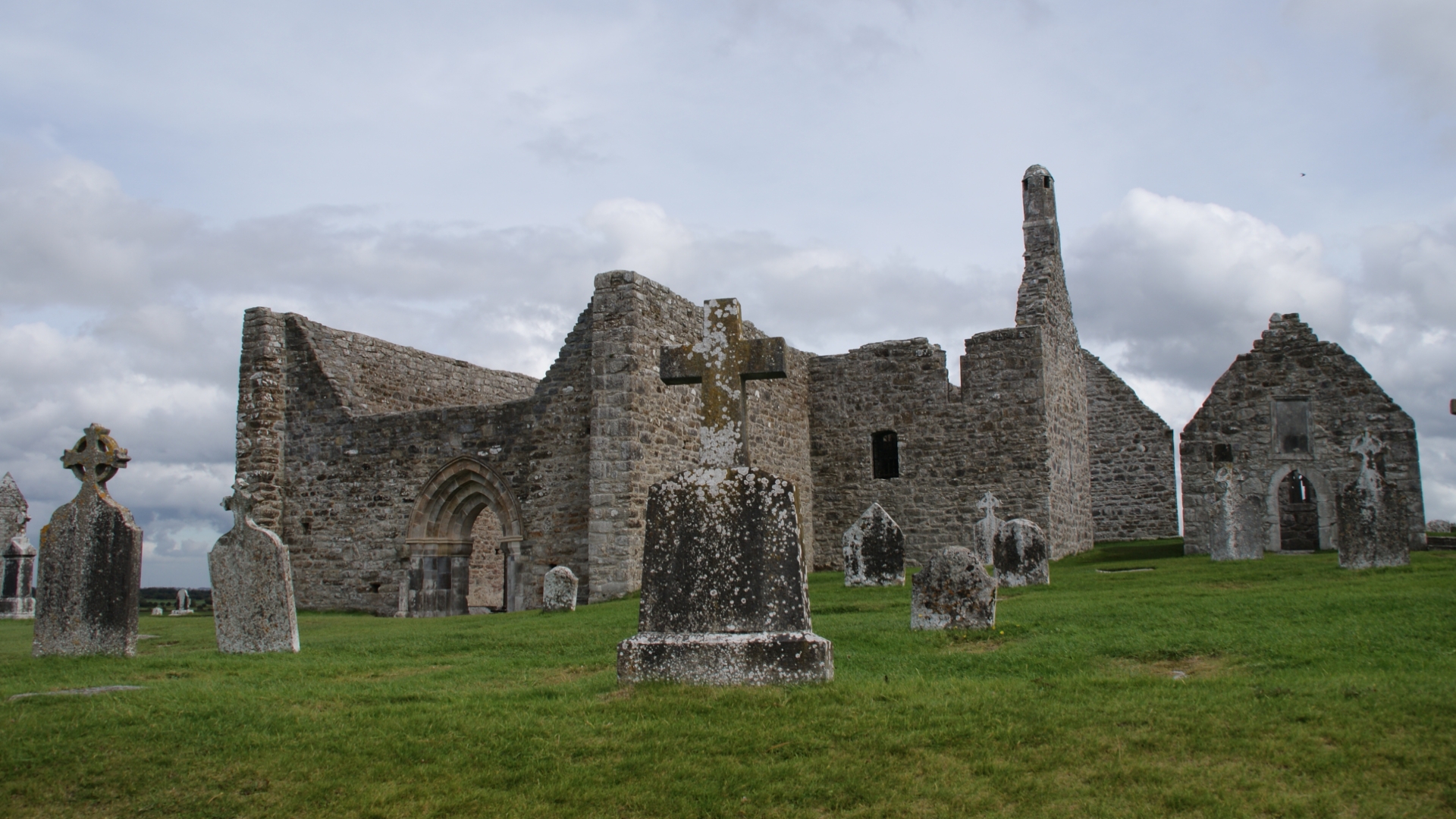 641097 Bildschirmschoner und Hintergrundbilder Clonmacnoise Kloster auf Ihrem Telefon. Laden Sie  Bilder kostenlos herunter