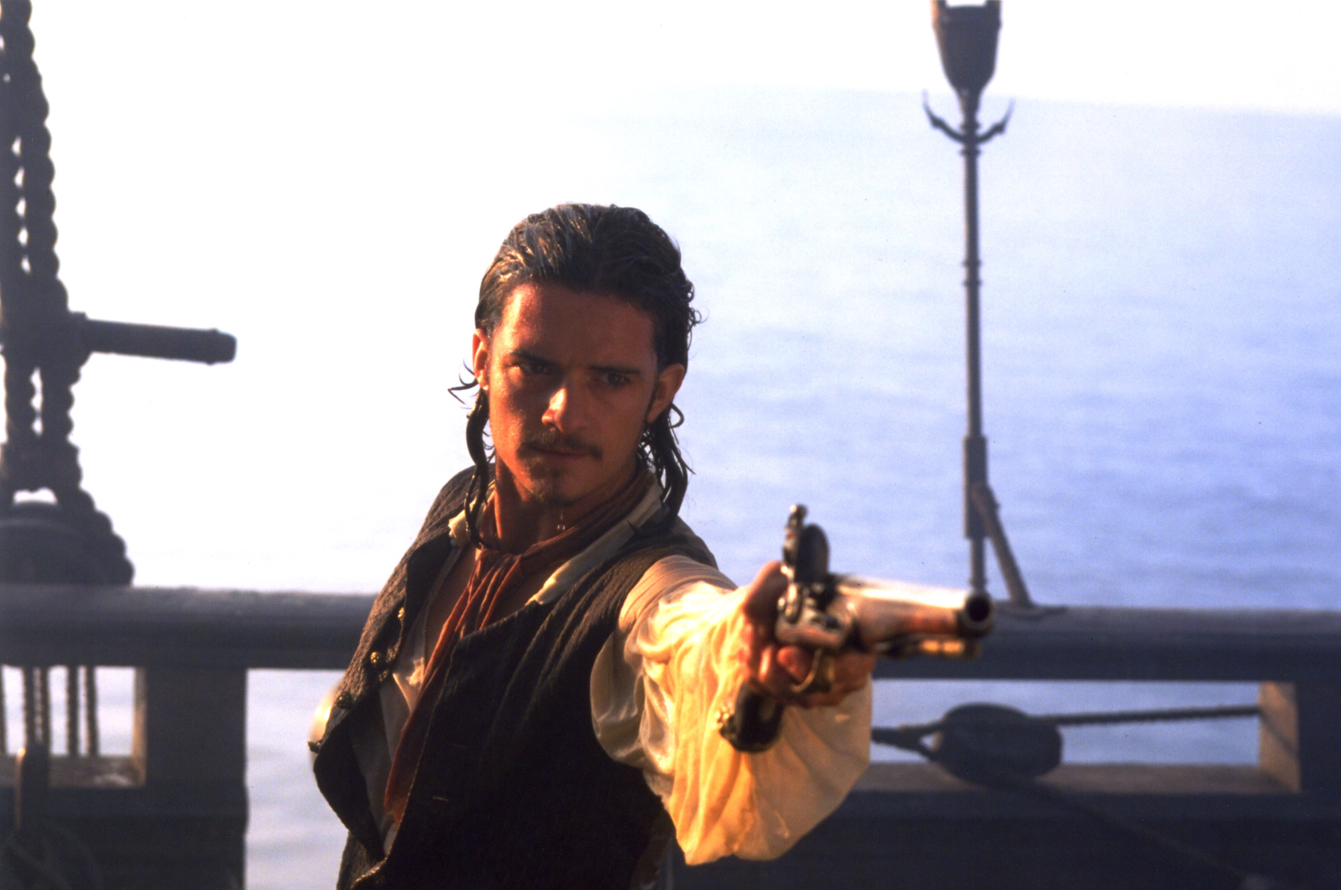 Descarga gratis la imagen Piratas Del Caribe, Orlando Bloom, Películas, Will Turner, Piratas Del Caribe: La Maldición De La Perla Negra en el escritorio de tu PC