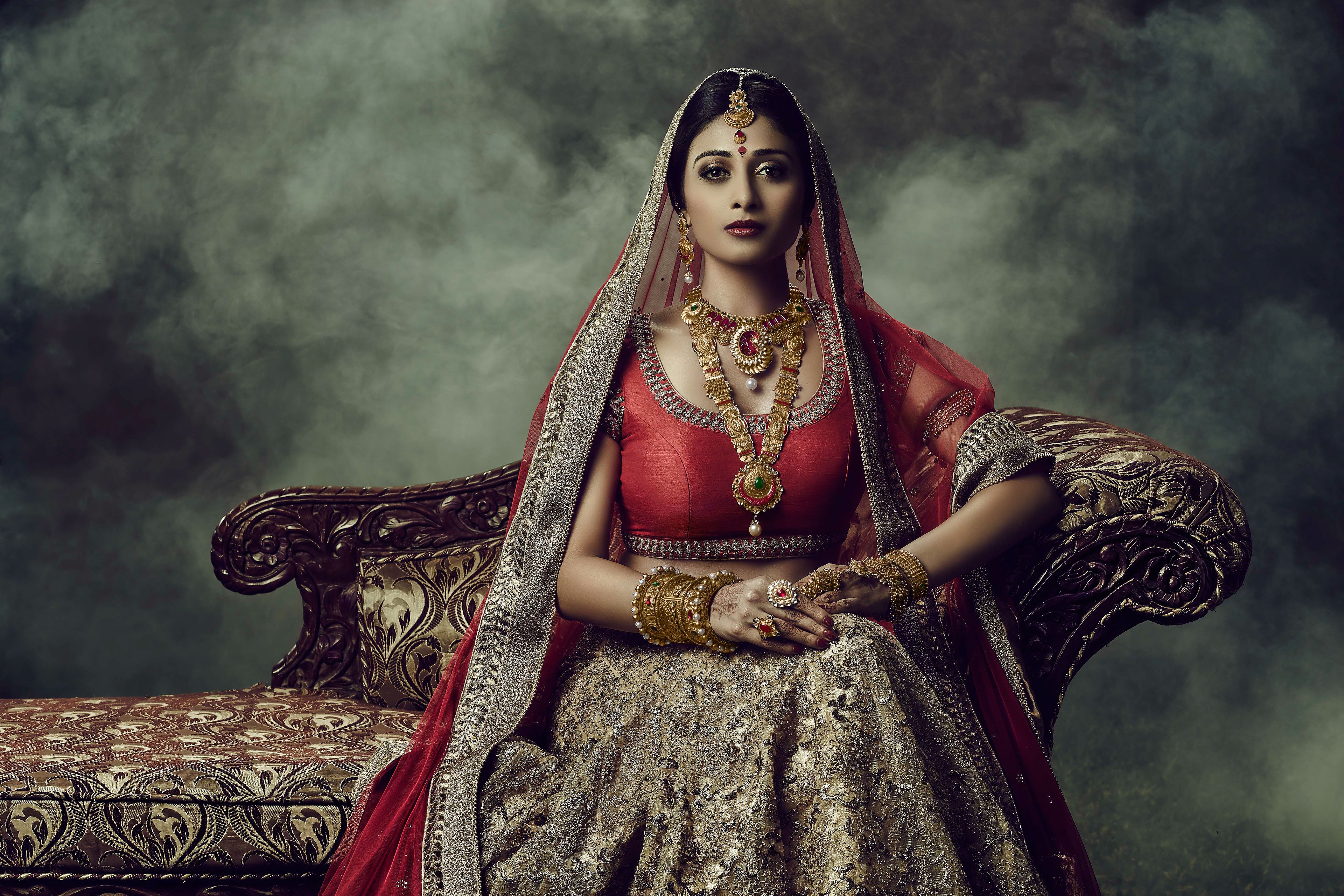 852044 descargar fondo de pantalla mujeres, novia, pulsera, indio, joyas, collar, oriental, sari: protectores de pantalla e imágenes gratis