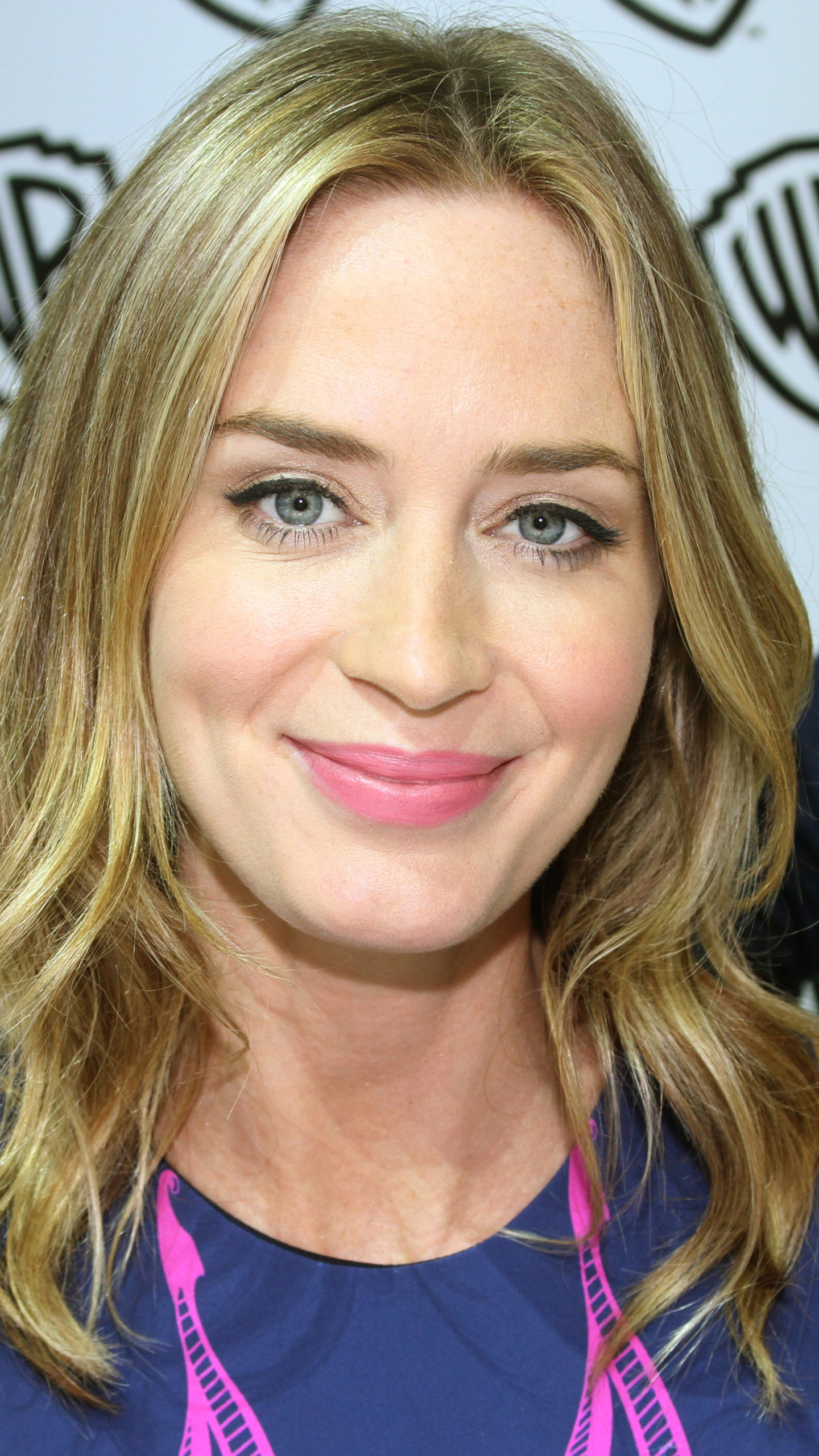 Download mobile wallpaper English, Celebrity, Actress, Emily Blunt for free.