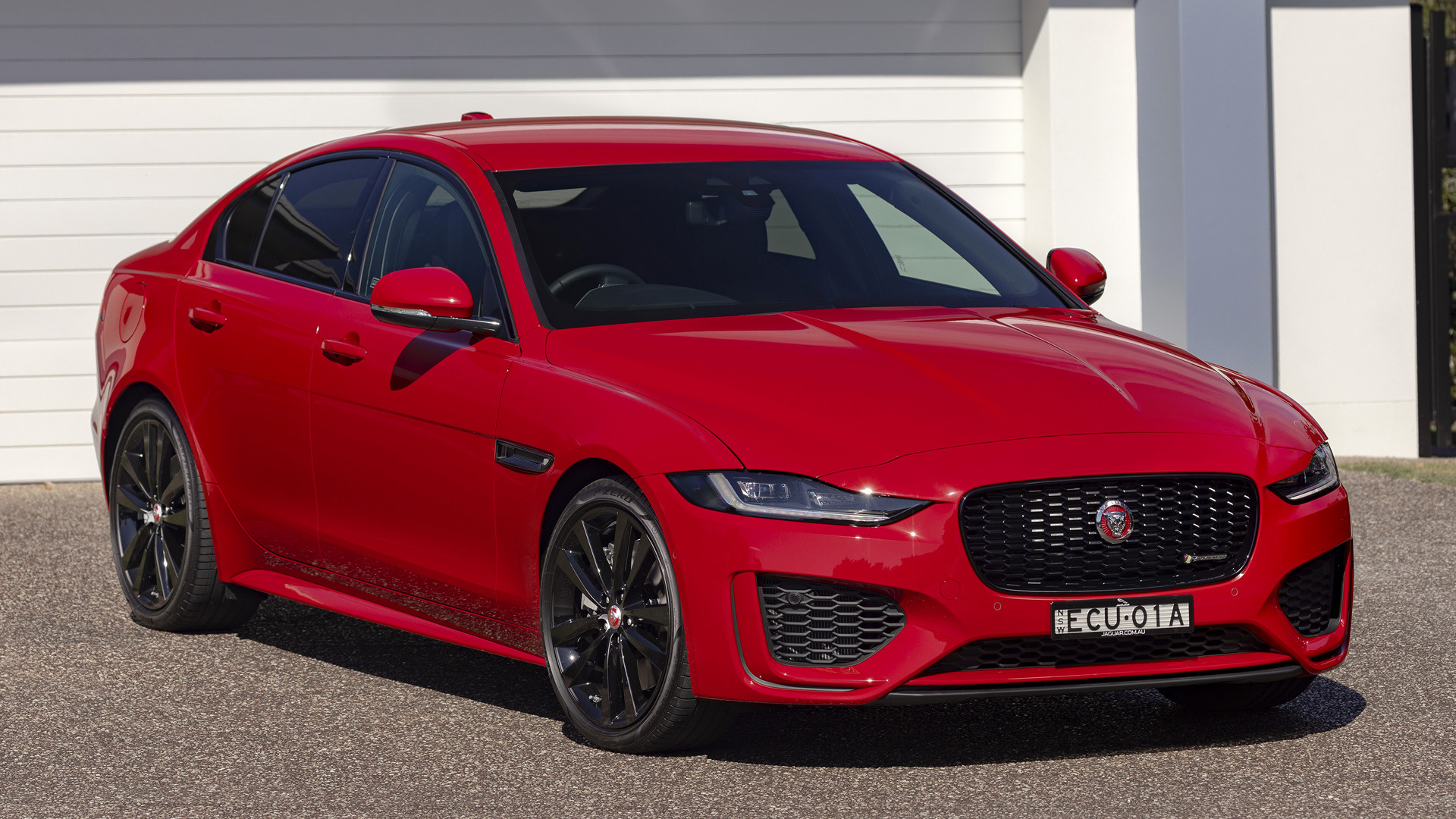 Скачать обои Jaguar Xe R Dynamic P300 Se на телефон бесплатно