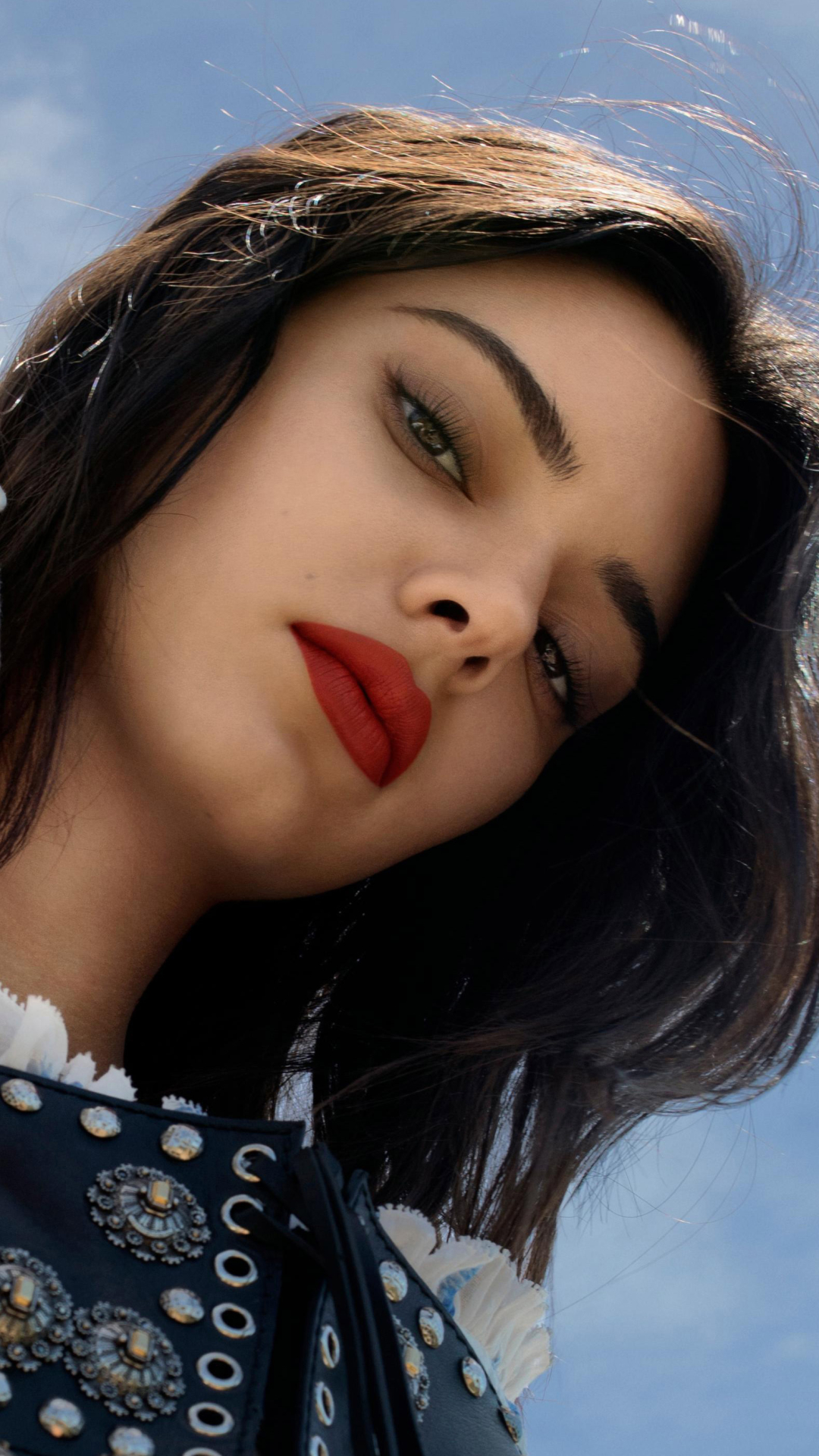 Download mobile wallpaper Face, Brunette, Model, American, Celebrity, Lipstick, Kendall Jenner for free.