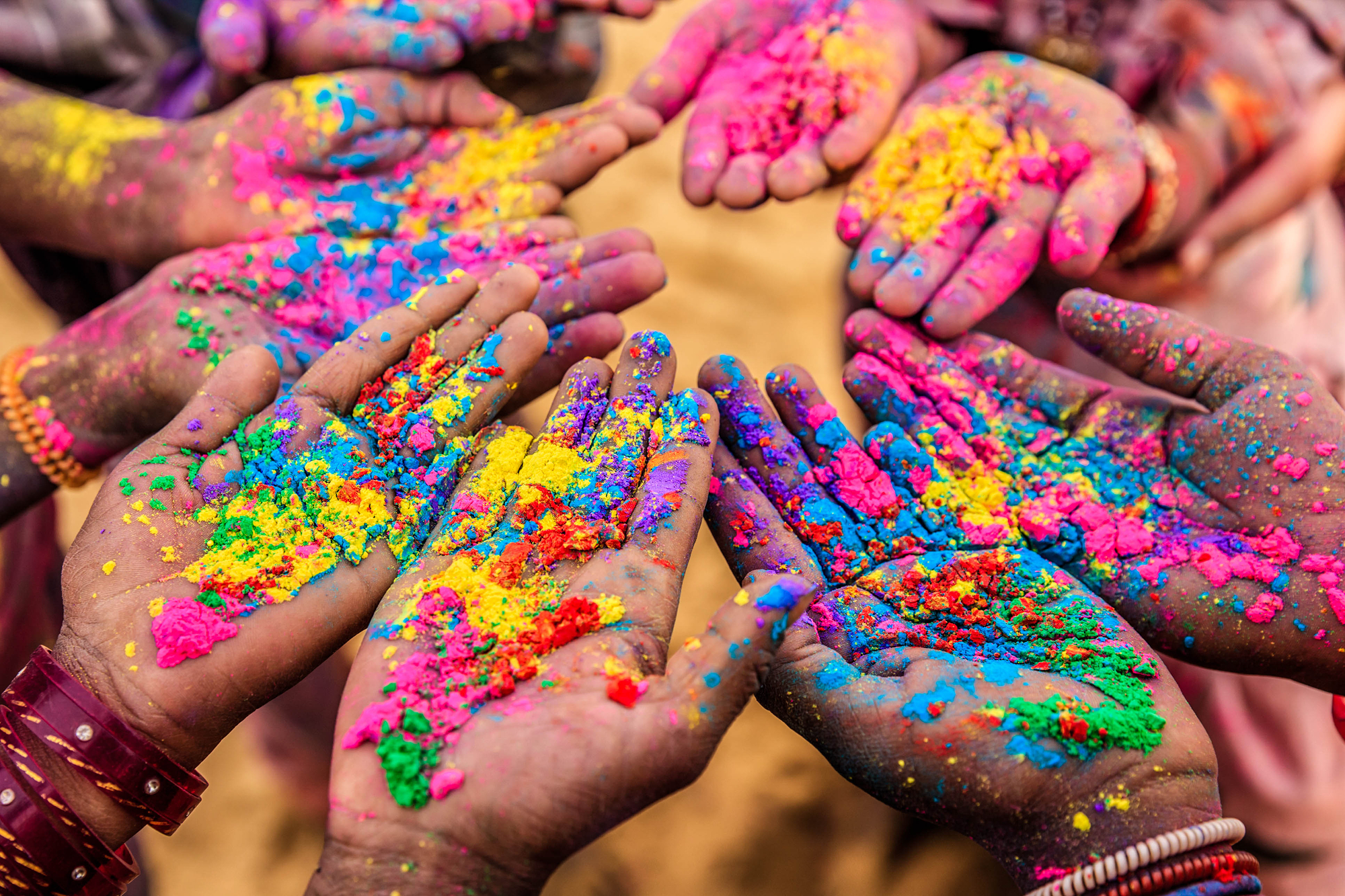 Free download wallpaper Hand, Holiday, Colors, Holi on your PC desktop