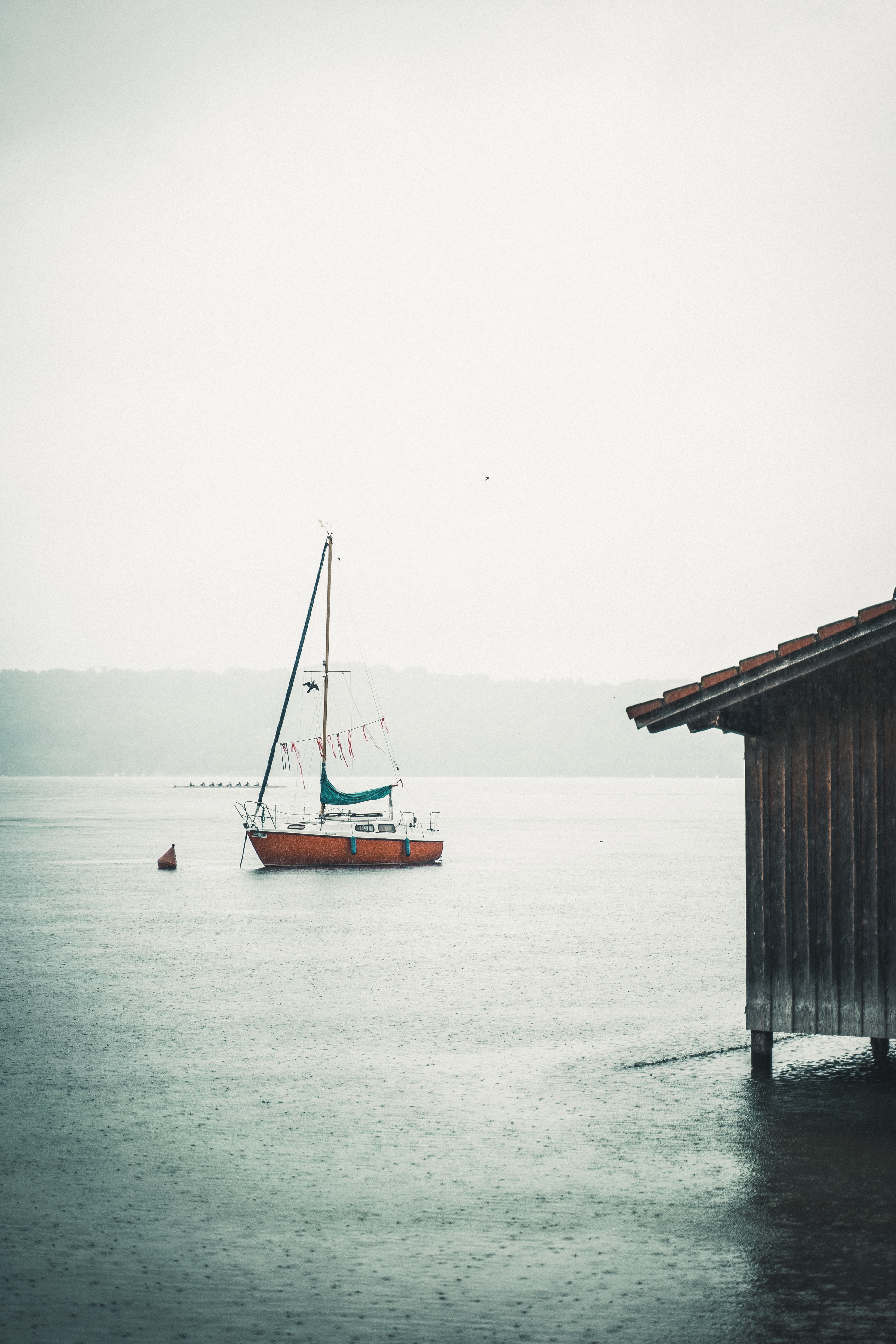 93521 descargar imagen navegar, agua, lluvia, miscelánea, misceláneo, niebla, un barco, bote, vela: fondos de pantalla y protectores de pantalla gratis