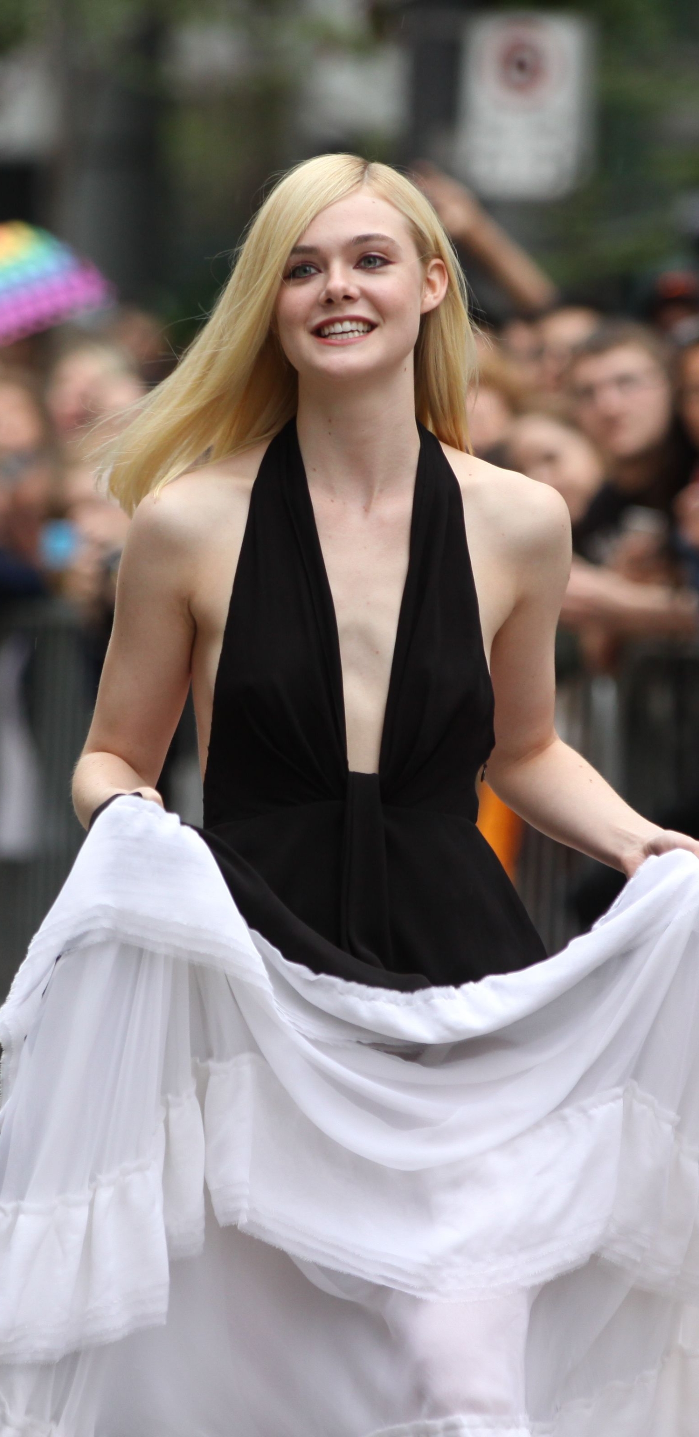 Descarga gratuita de fondo de pantalla para móvil de Celebridades, Elle Fanning.