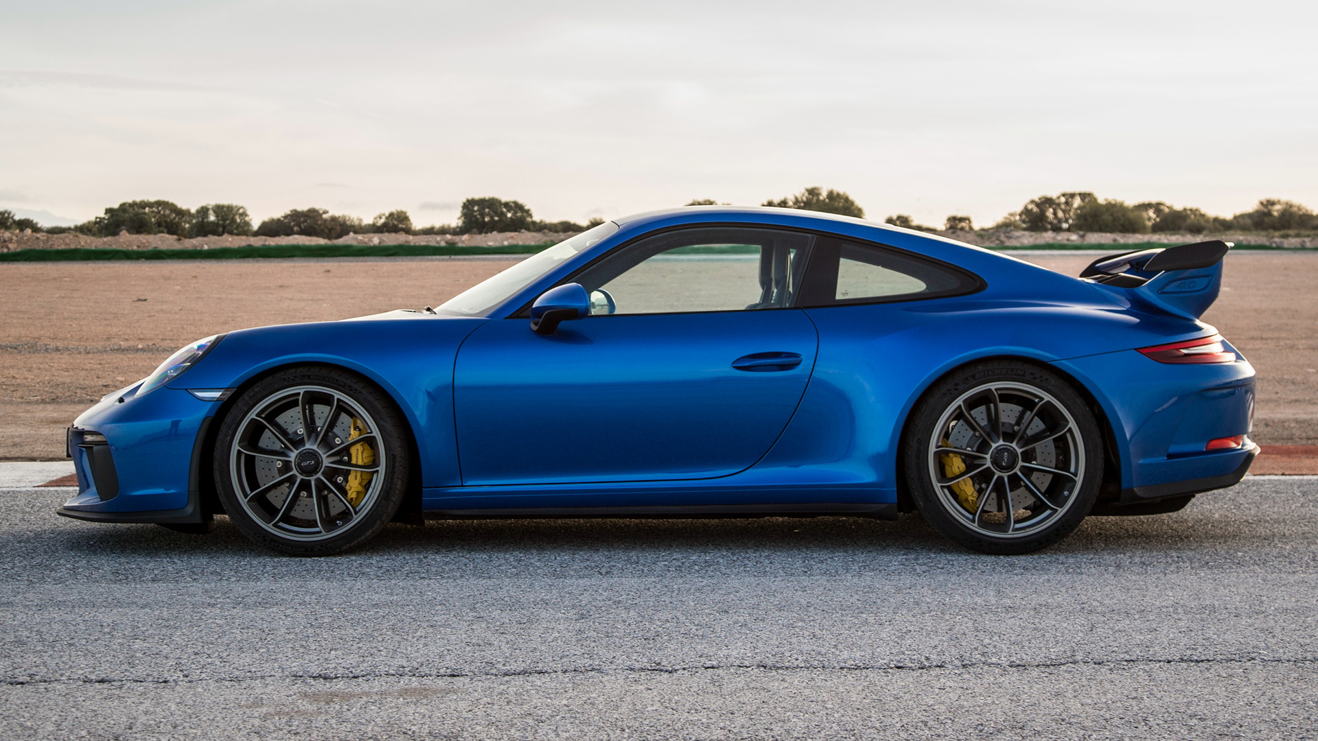 Download mobile wallpaper Porsche, Car, Porsche 911 Gt3, Race Car, Vehicles for free.