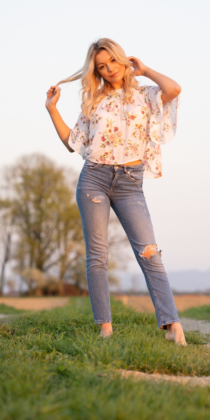 Descarga gratuita de fondo de pantalla para móvil de Rubio, Modelo, Mujeres, Rubia, Profundidad De Campo.