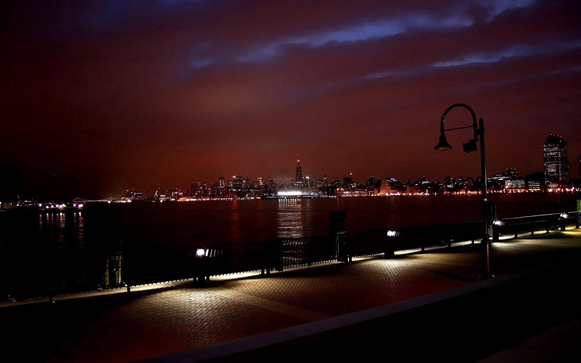 Скачать обои бесплатно Здания, Города, Ночь, Река, Нью Йорк картинка на рабочий стол ПК